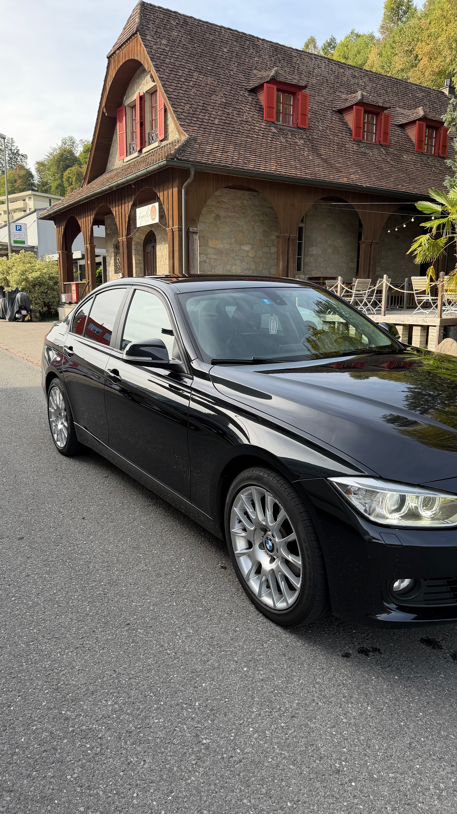 BMW 320i xDrive-image-1