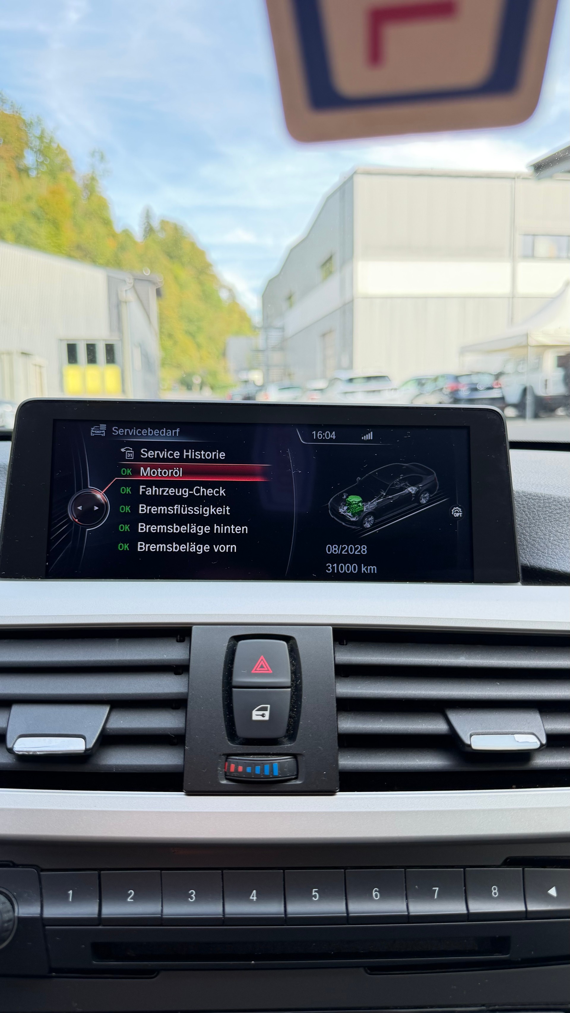 BMW 320i xDrive-image-5
