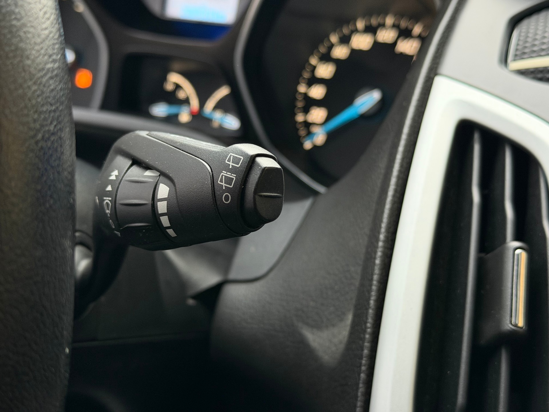 FORD Focus 2.0 TDCi Titanium PowerShift-image-15