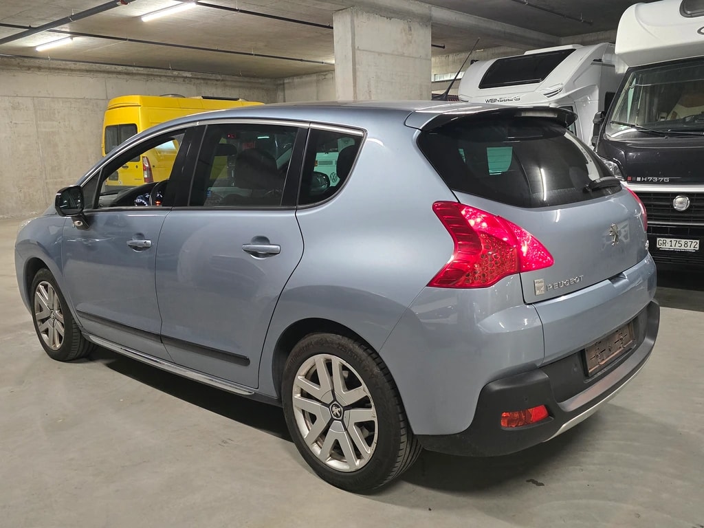 PEUGEOT 3008 HYbrid4 2.0 HDI EGS6-image-5