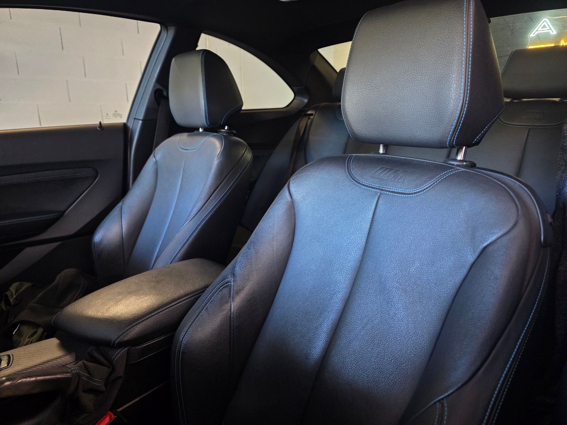 BMW BMW M2 3.0 Turbo DKG 7 rapports 370 ch Harman Kardon Toit ouvrant Accessoires Carbone-image-13