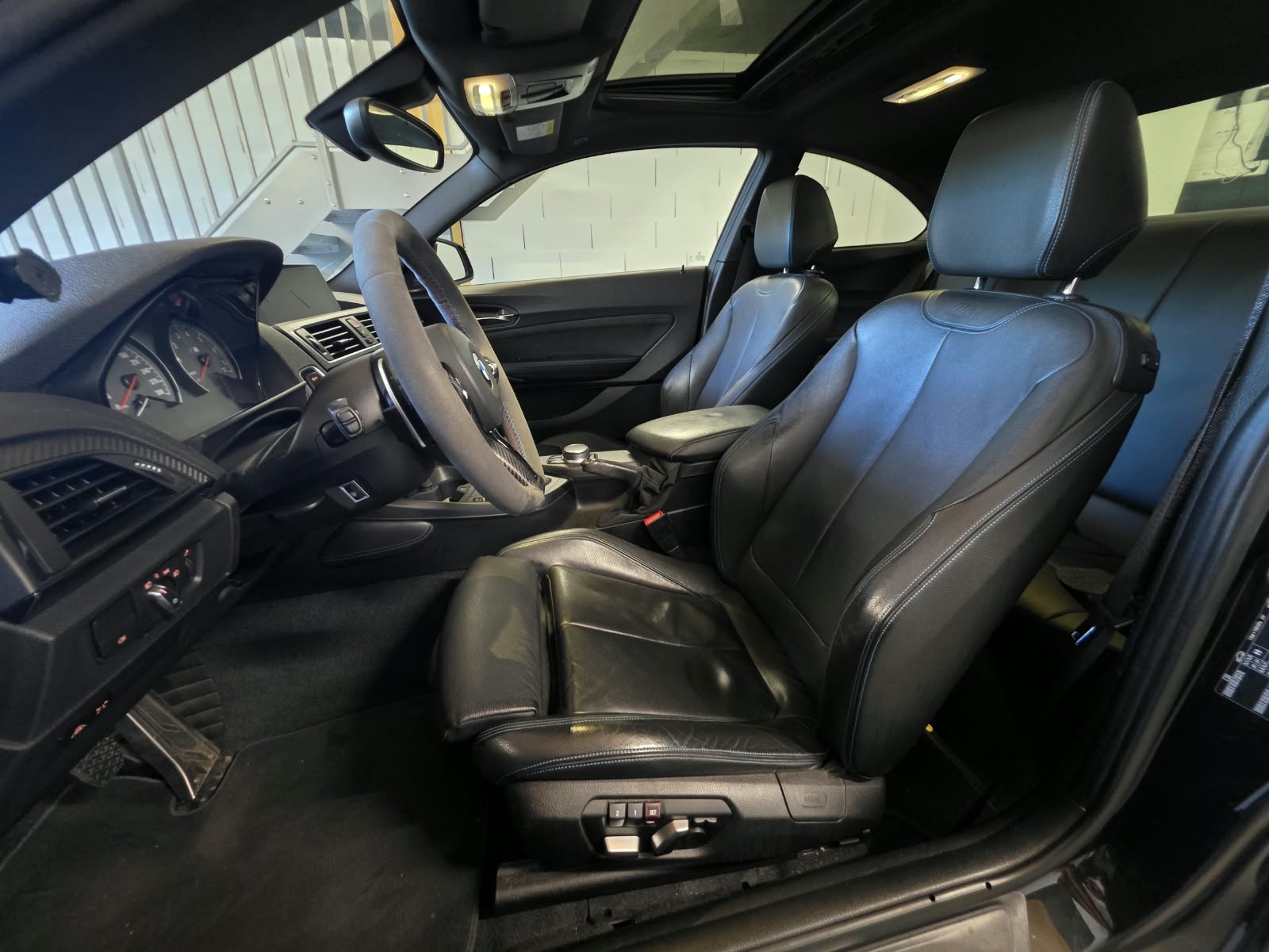 BMW BMW M2 3.0 Turbo DKG 7 rapports 370 ch Harman Kardon Toit ouvrant Accessoires Carbone-image-11