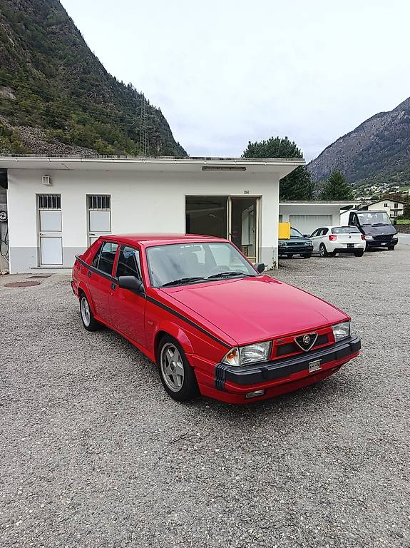 ALFA ROMEO 75 3.0 America-image-1