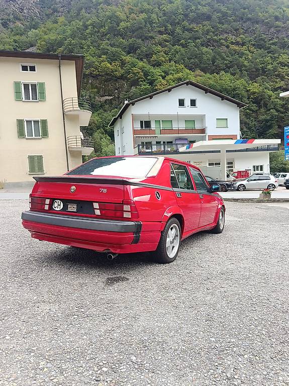 ALFA ROMEO 75 3.0 America-image-2