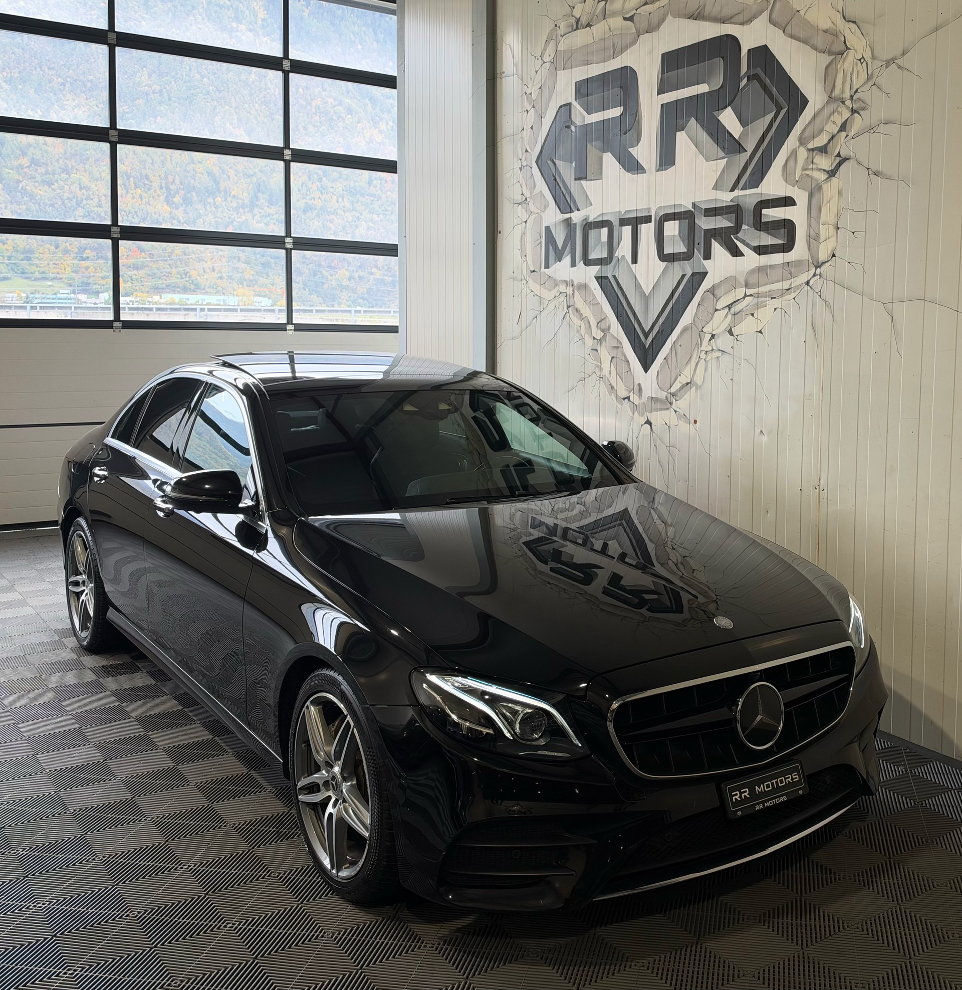 MERCEDES-BENZ E 220 d AMG Line 9G-Tronic-image-5