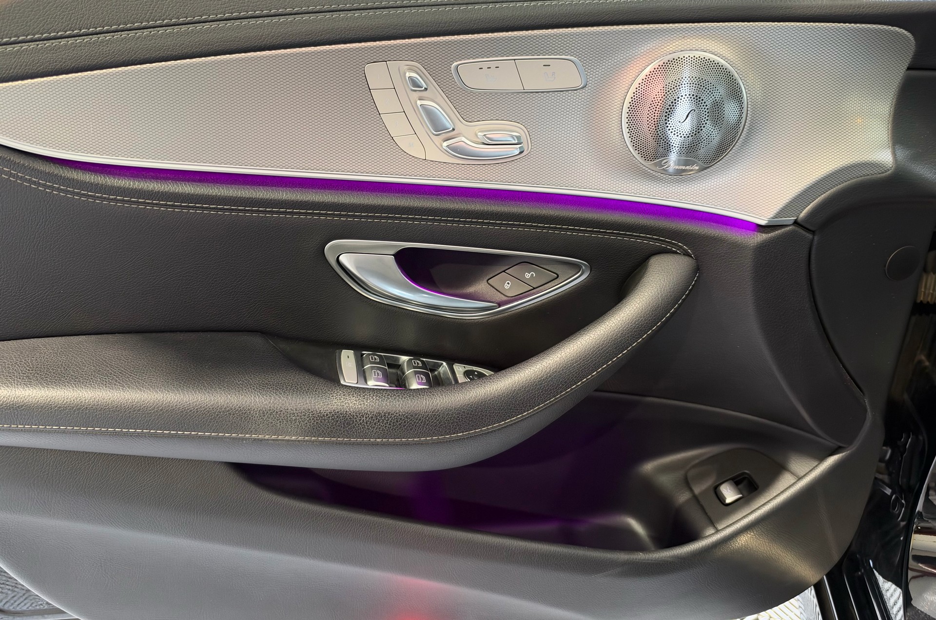 MERCEDES-BENZ E 220 d AMG Line 9G-Tronic-image-11
