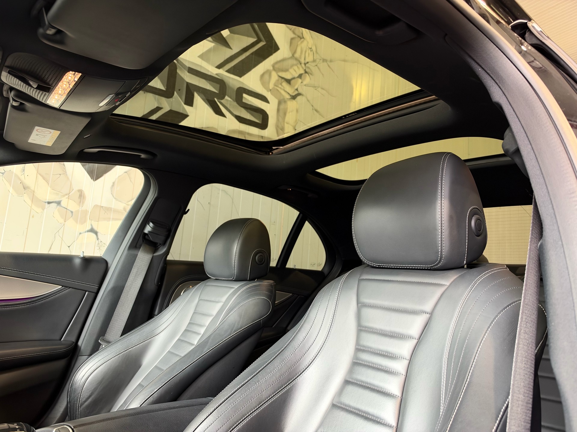 MERCEDES-BENZ E 220 d AMG Line 9G-Tronic-image-14