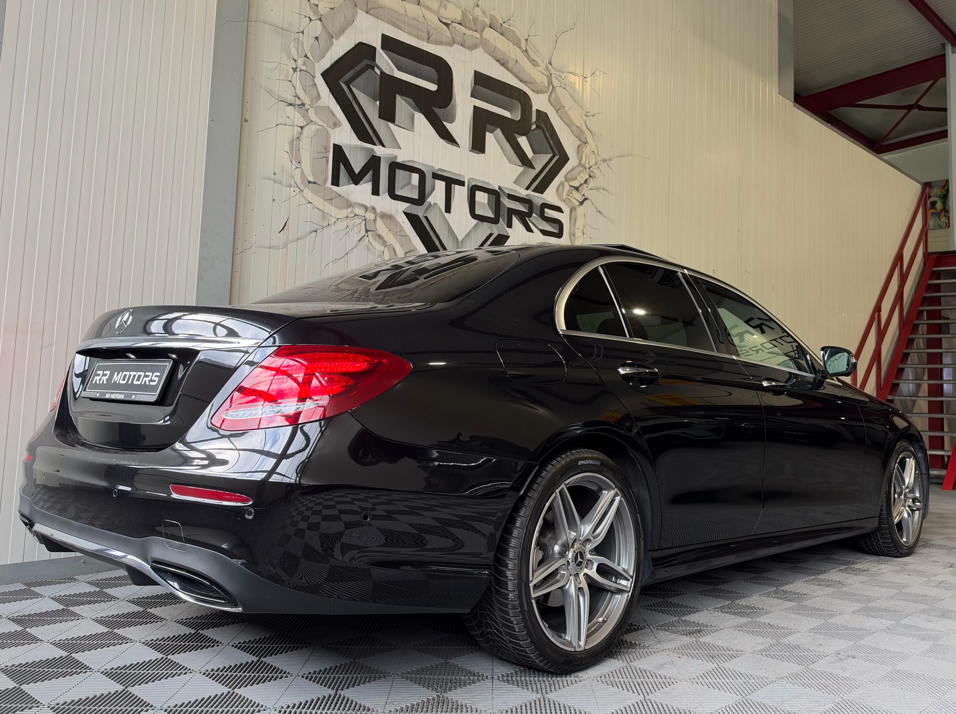 MERCEDES-BENZ E 220 d AMG Line 9G-Tronic-image-3