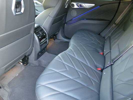 BMW XM xDrive PHEV Steptronic-image-13