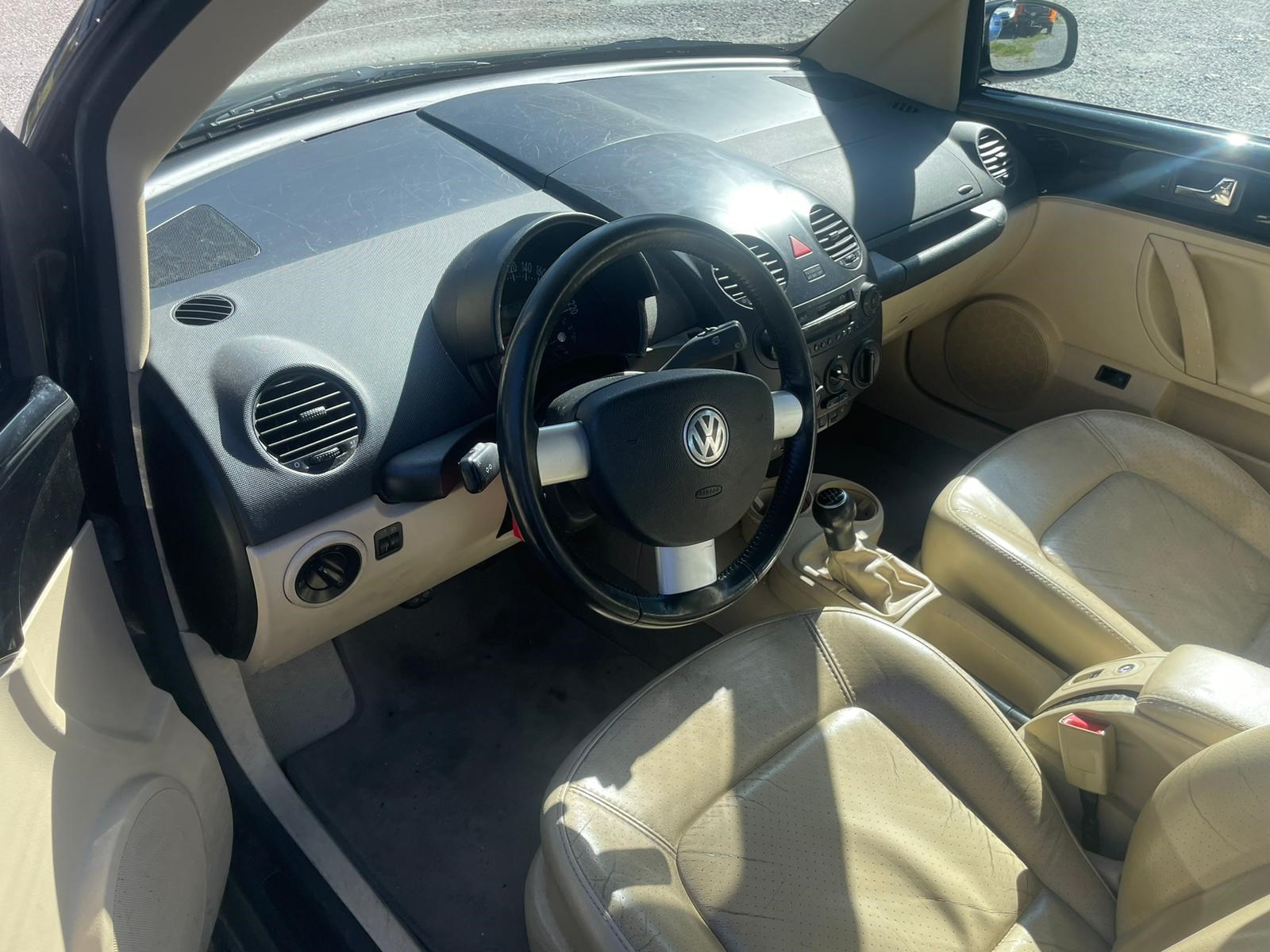 VW Beetle Cabrio 2.0-image-6