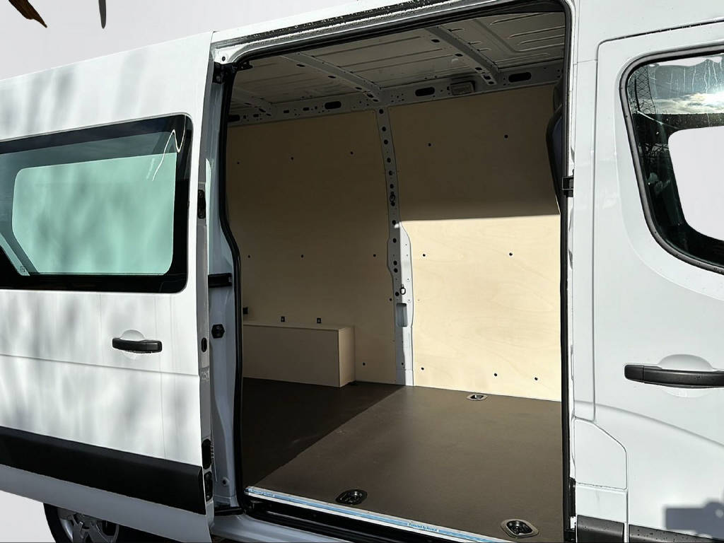 RENAULT Master Kastenwagen KW Frontantrieb L2H2 3.5t 2.3 Blue dCi 180 E6-image-15