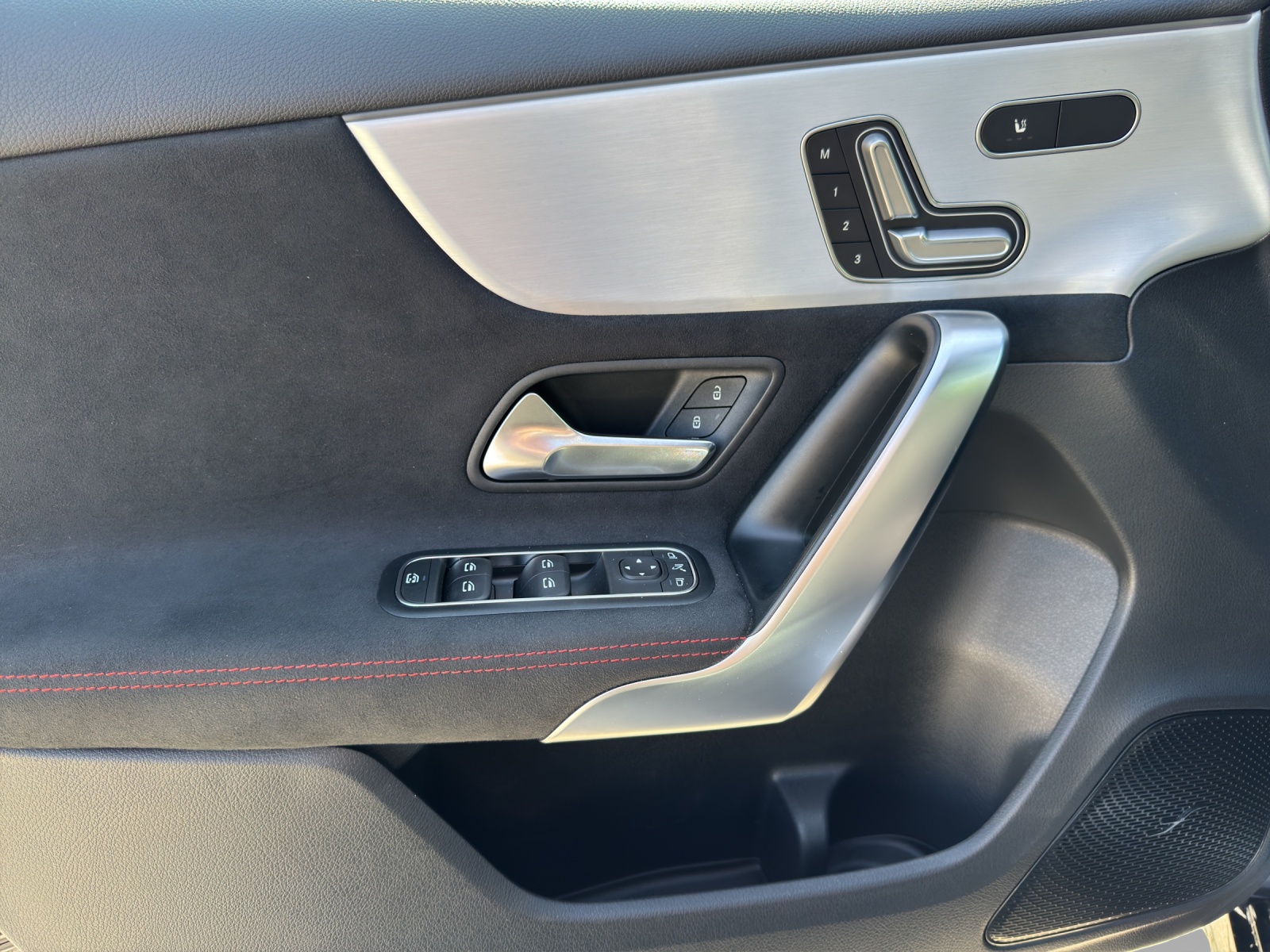 MERCEDES-BENZ A 250 4Matic 8G-DCT-image-12
