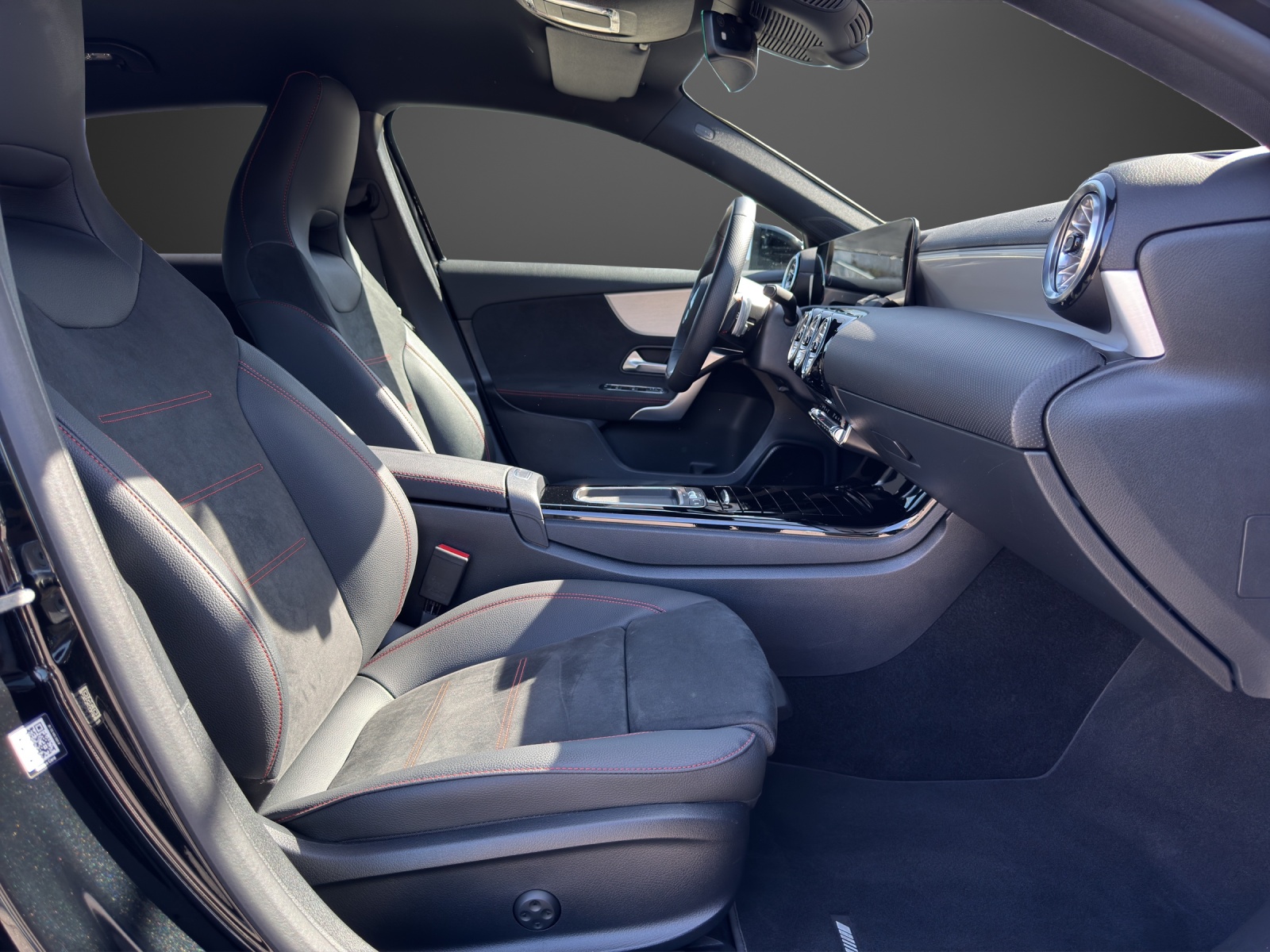 MERCEDES-BENZ A 250 4Matic 8G-DCT-image-11