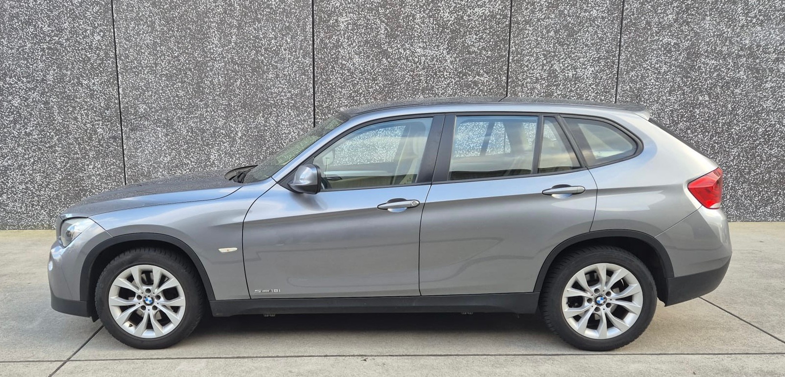 BMW X1 sDrive 18i Steptronic-image-3