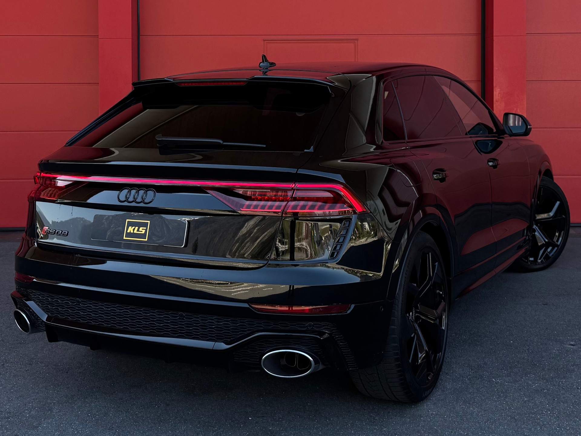 AUDI RSQ8 quattro tiptronic-image-3