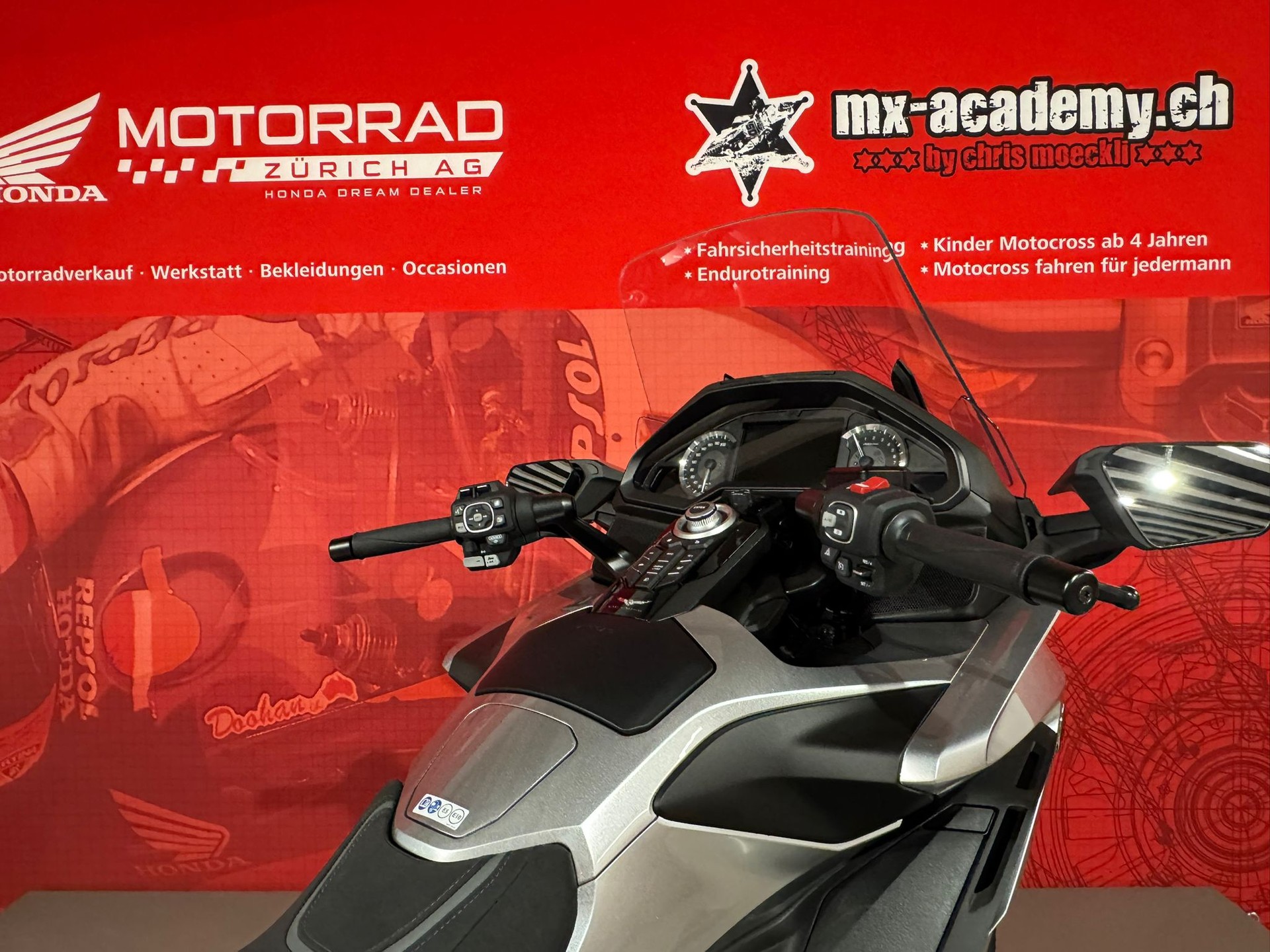 HONDA GL 1800 DA DCT Goldwing *Digital Silver Metallic*-image-4