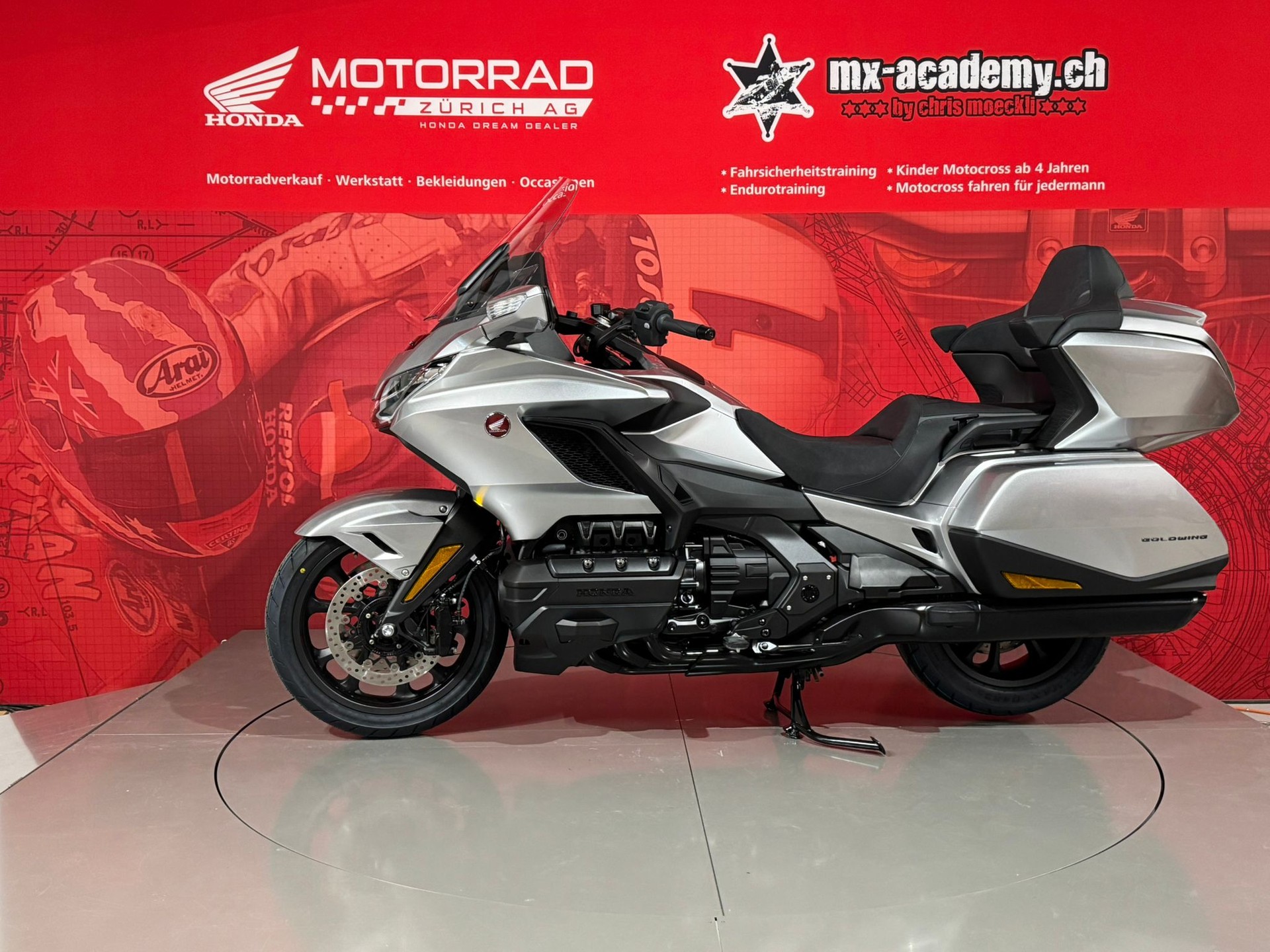 HONDA GL 1800 DA DCT Goldwing *Digital Silver Metallic*-showroom-element-1