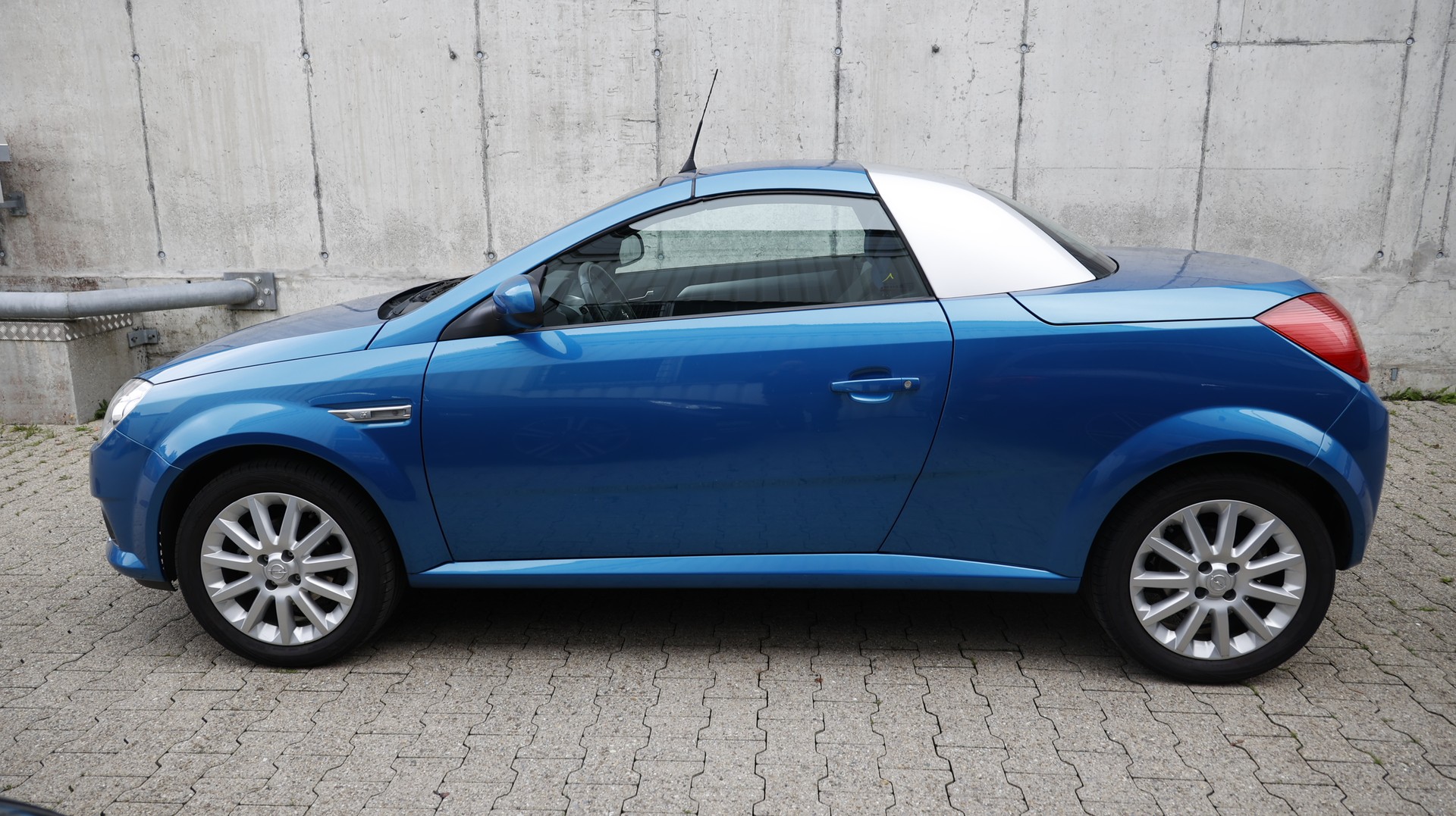OPEL Tigra 1.8 Sport-showroom-element-2