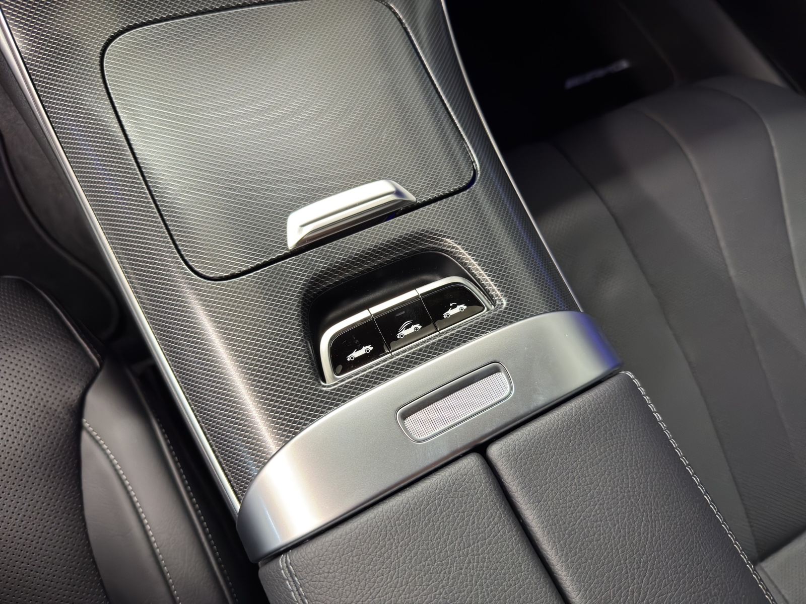 MERCEDES-BENZ CLE 200 AMG Line 4Matic Cabriolet-image-14