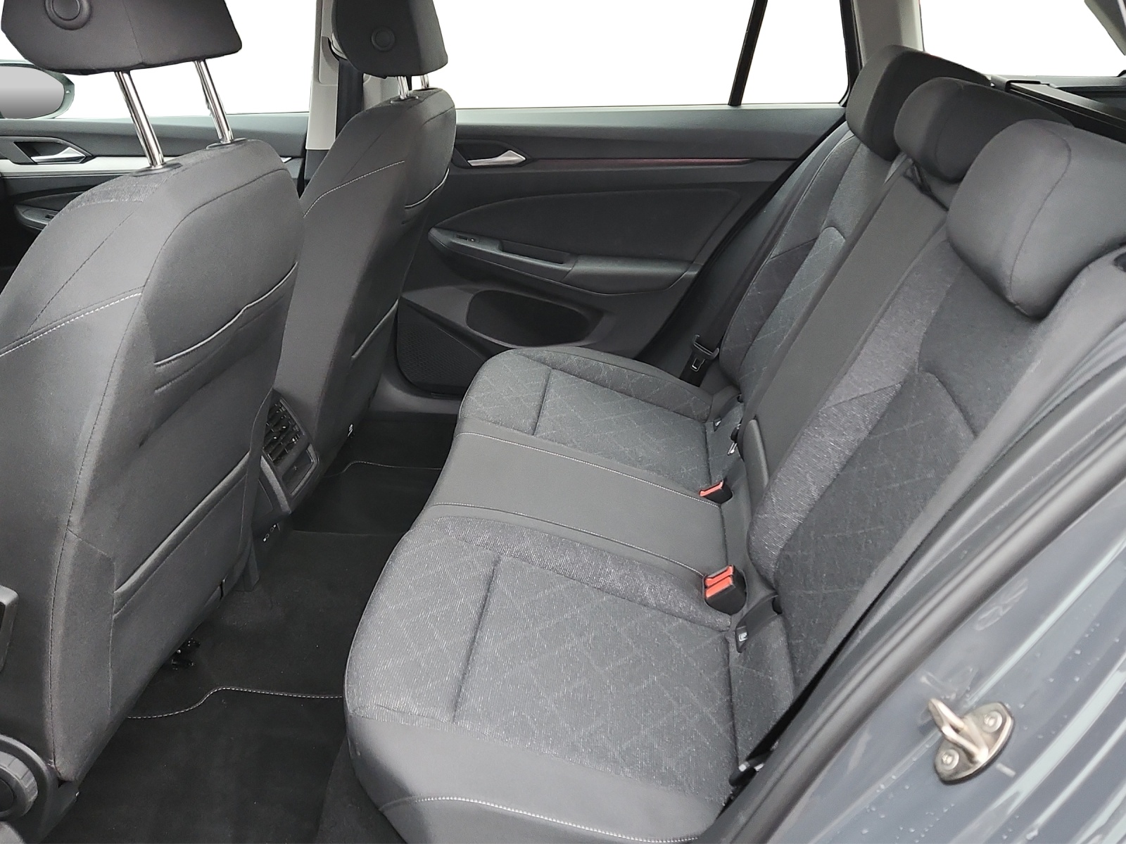 VW Golf Variant 1.5 eTSI mHEV Life-image-12
