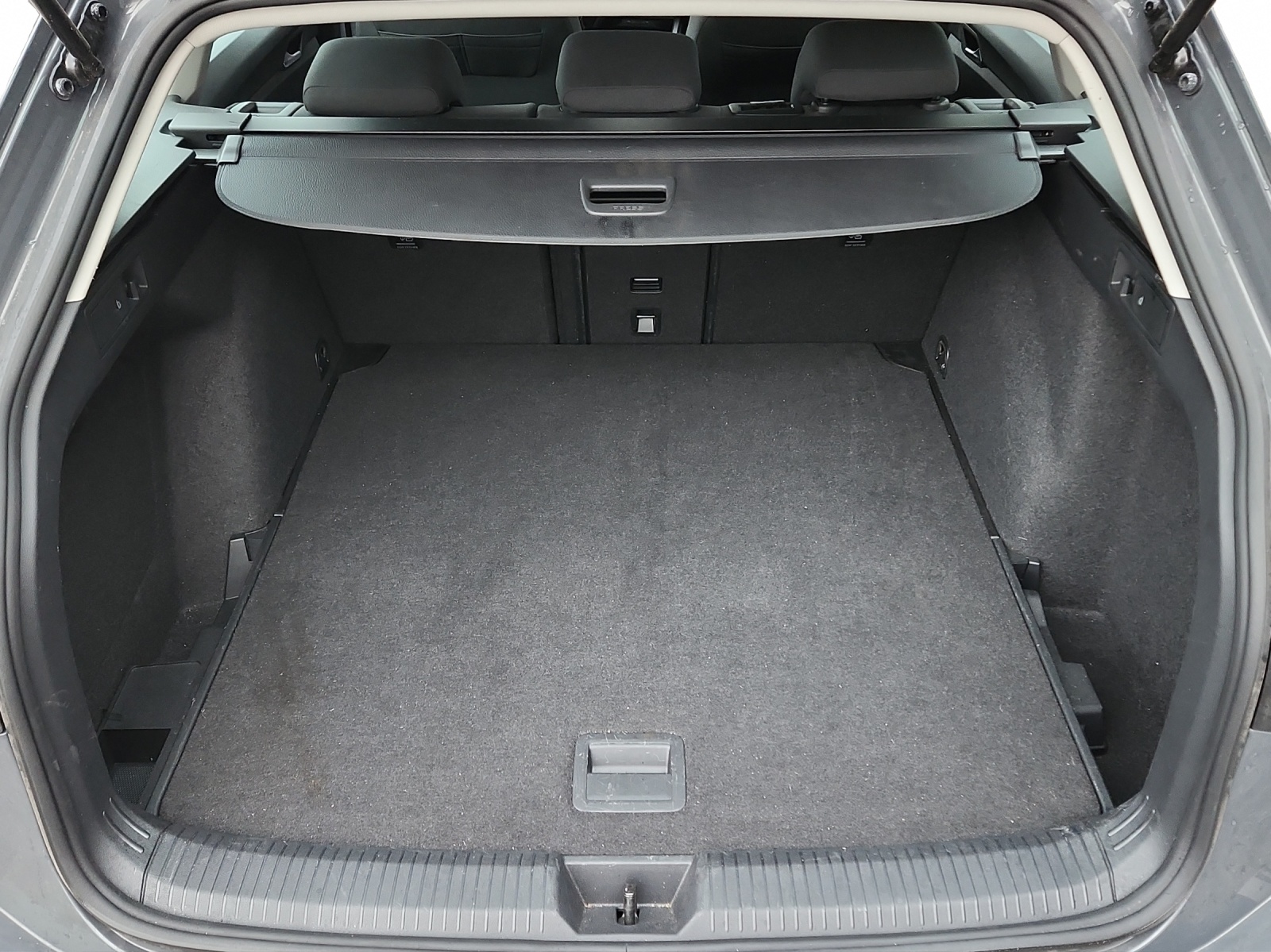 VW Golf Variant 1.5 eTSI mHEV Life-image-13