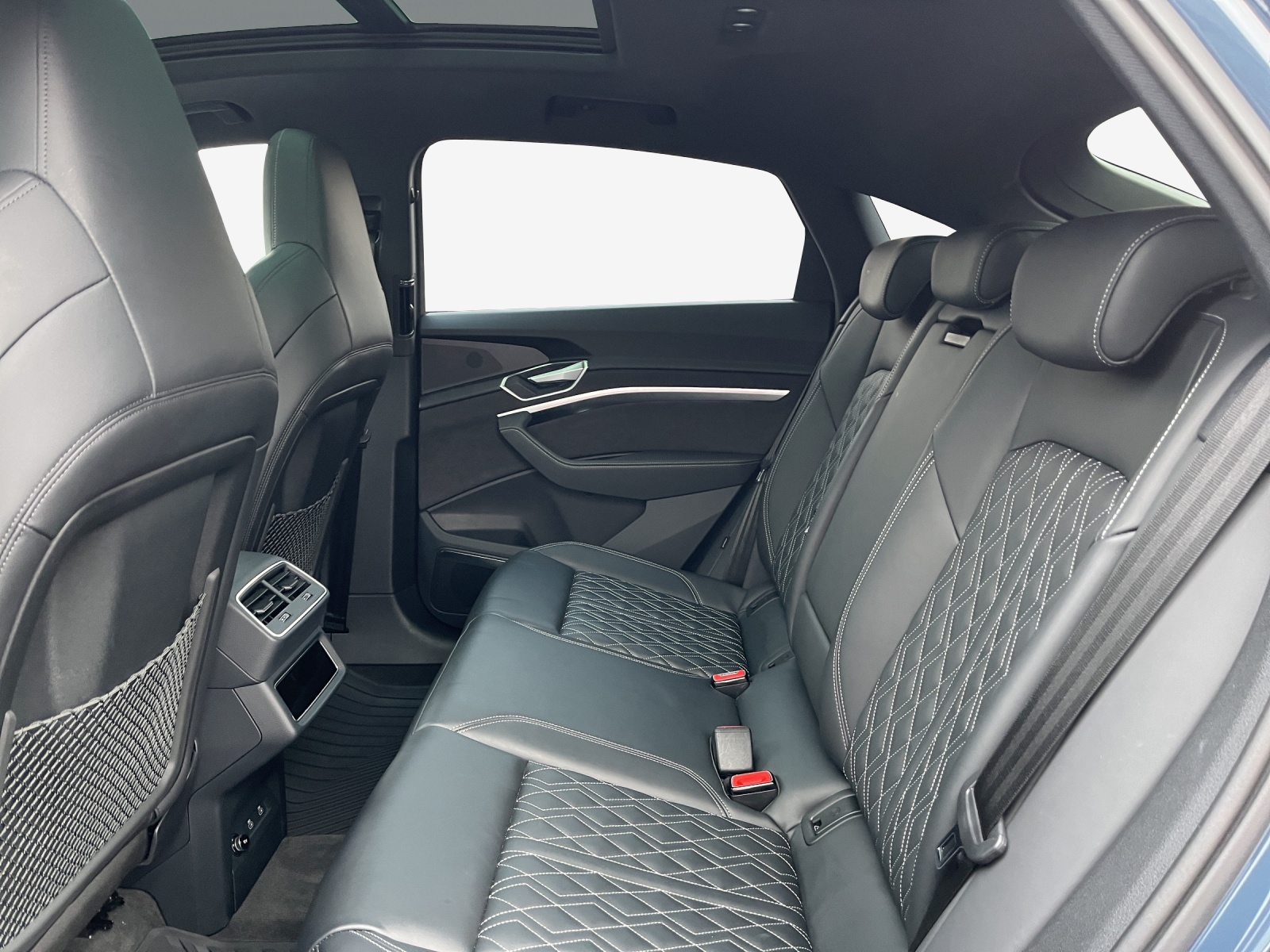 AUDI e-tron S Sportback quattro-image-10