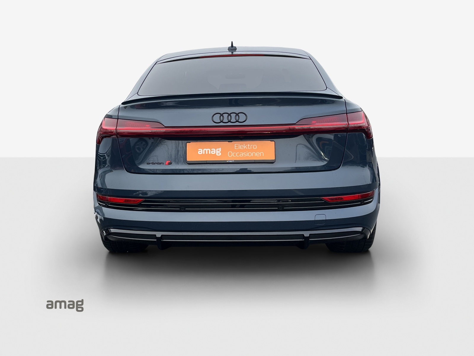 AUDI e-tron S Sportback quattro-image-4