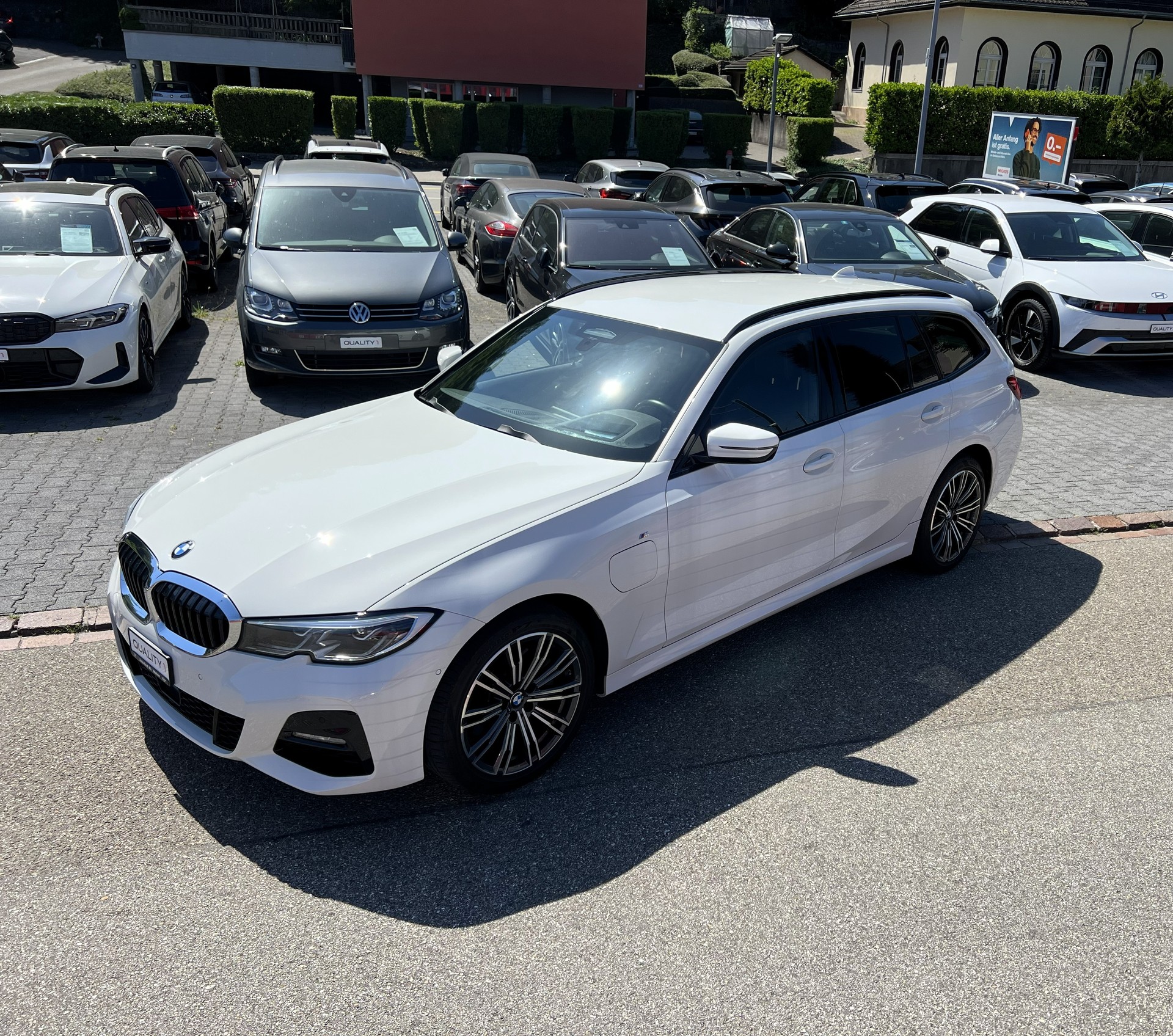 BMW 320e xDrive Touring M Sport Steptronic-image-10