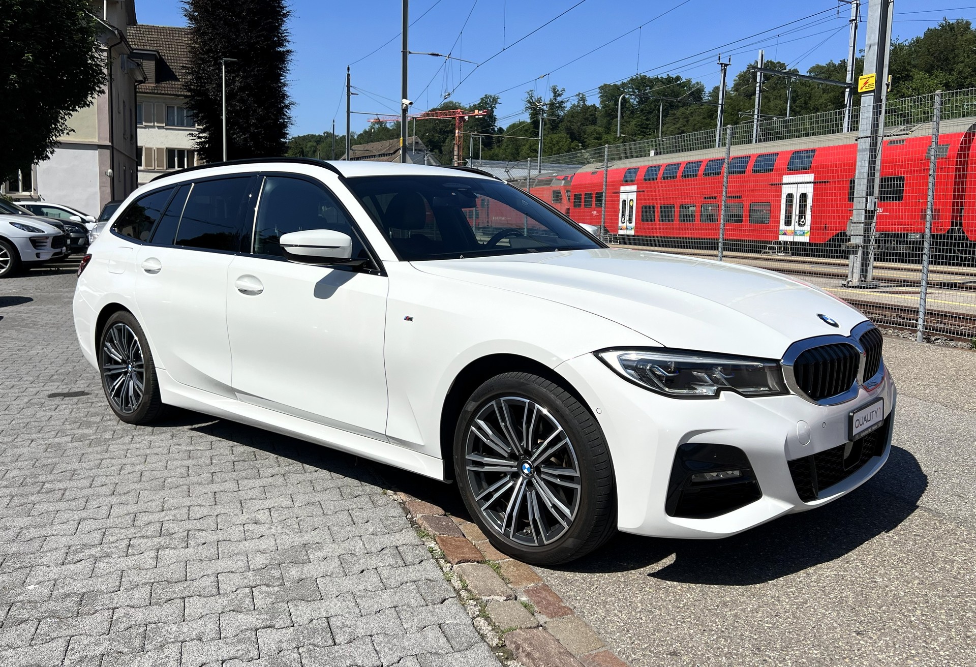 BMW 320e xDrive Touring M Sport Steptronic-image-6