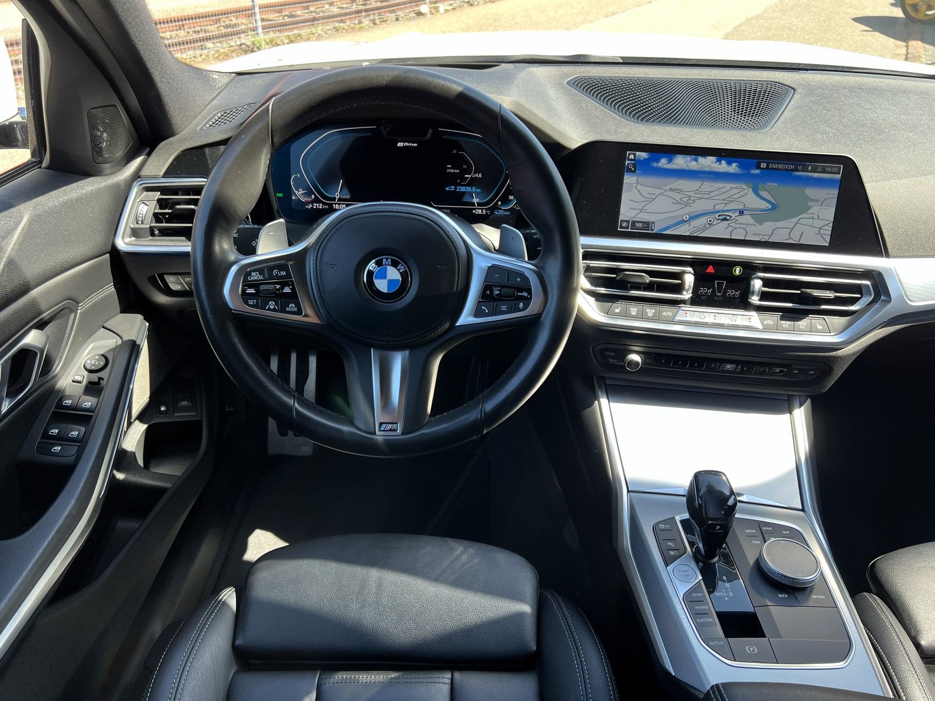BMW 320e xDrive Touring M Sport Steptronic-image-21