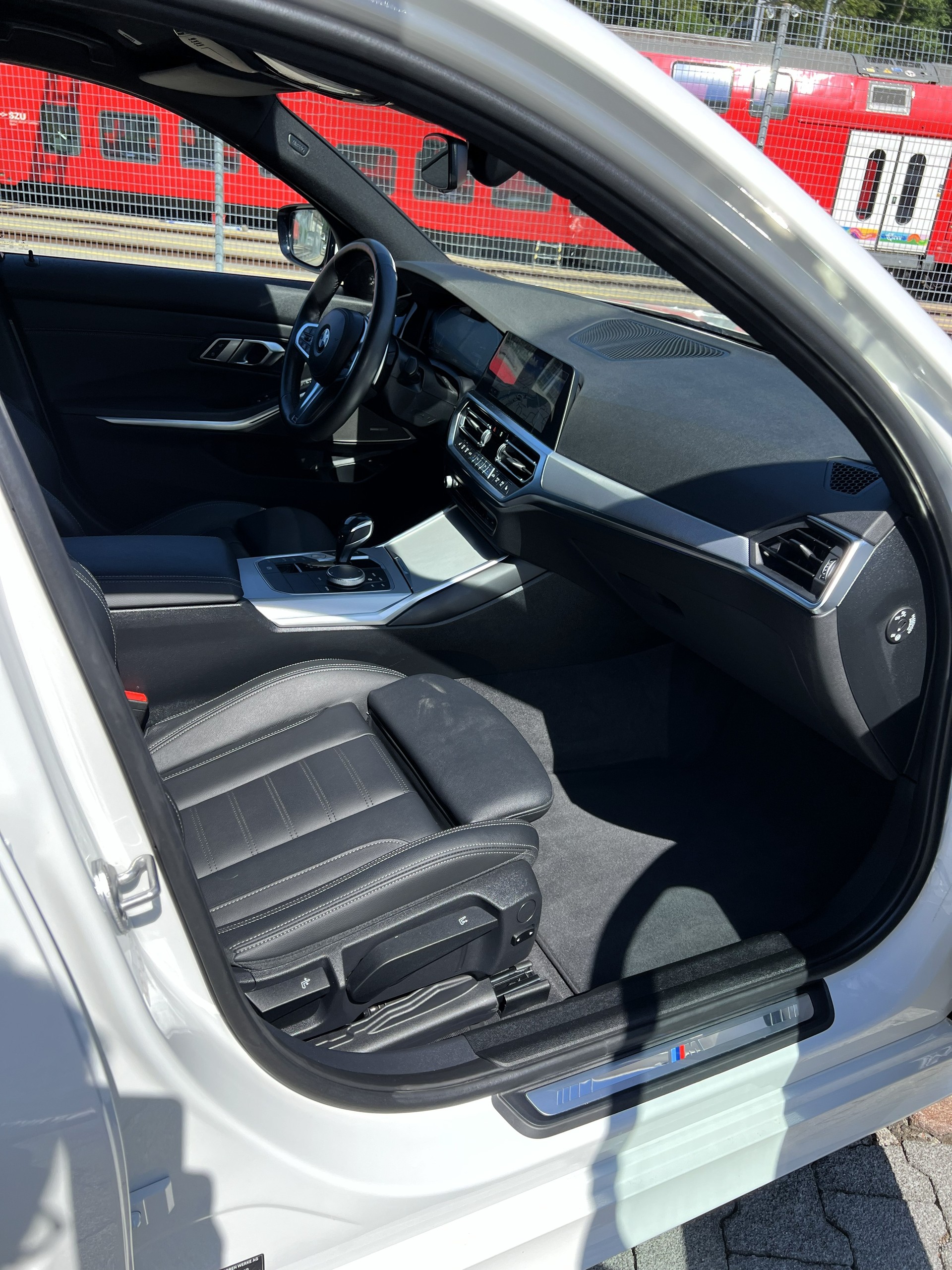 BMW 320e xDrive Touring M Sport Steptronic-image-14