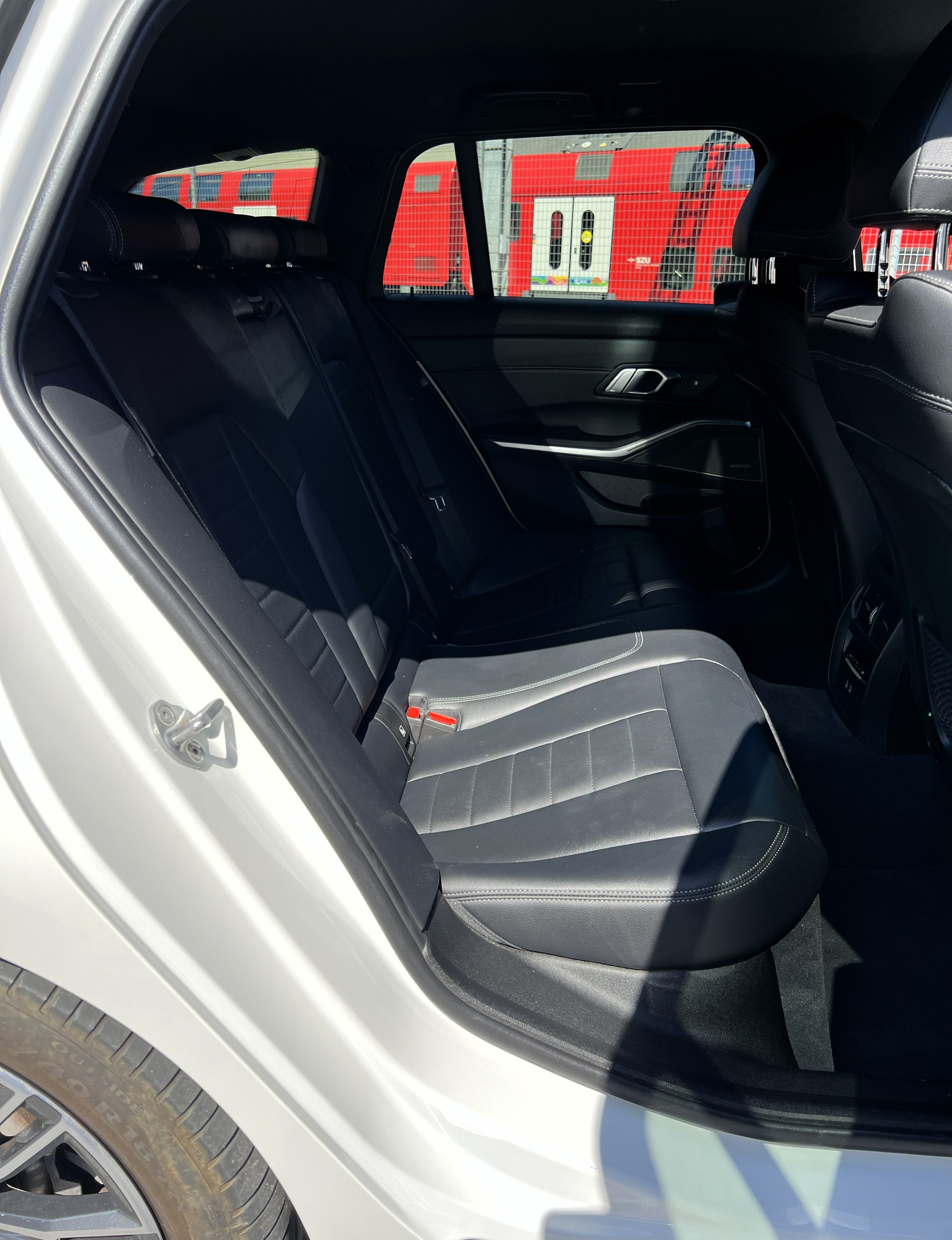 BMW 320e xDrive Touring M Sport Steptronic-image-13