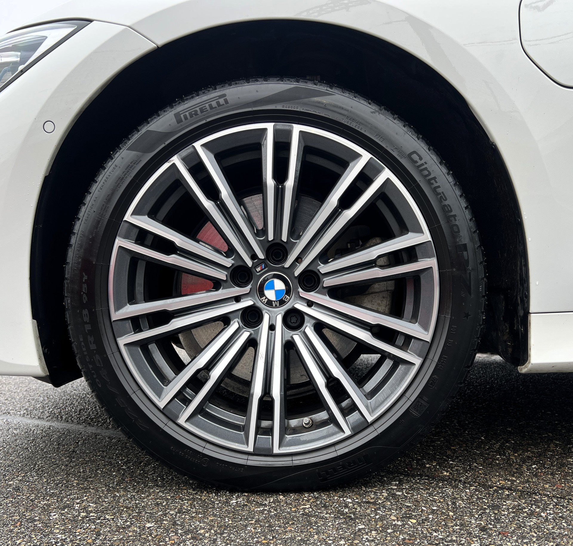 BMW 320e xDrive Touring M Sport Steptronic-image-11