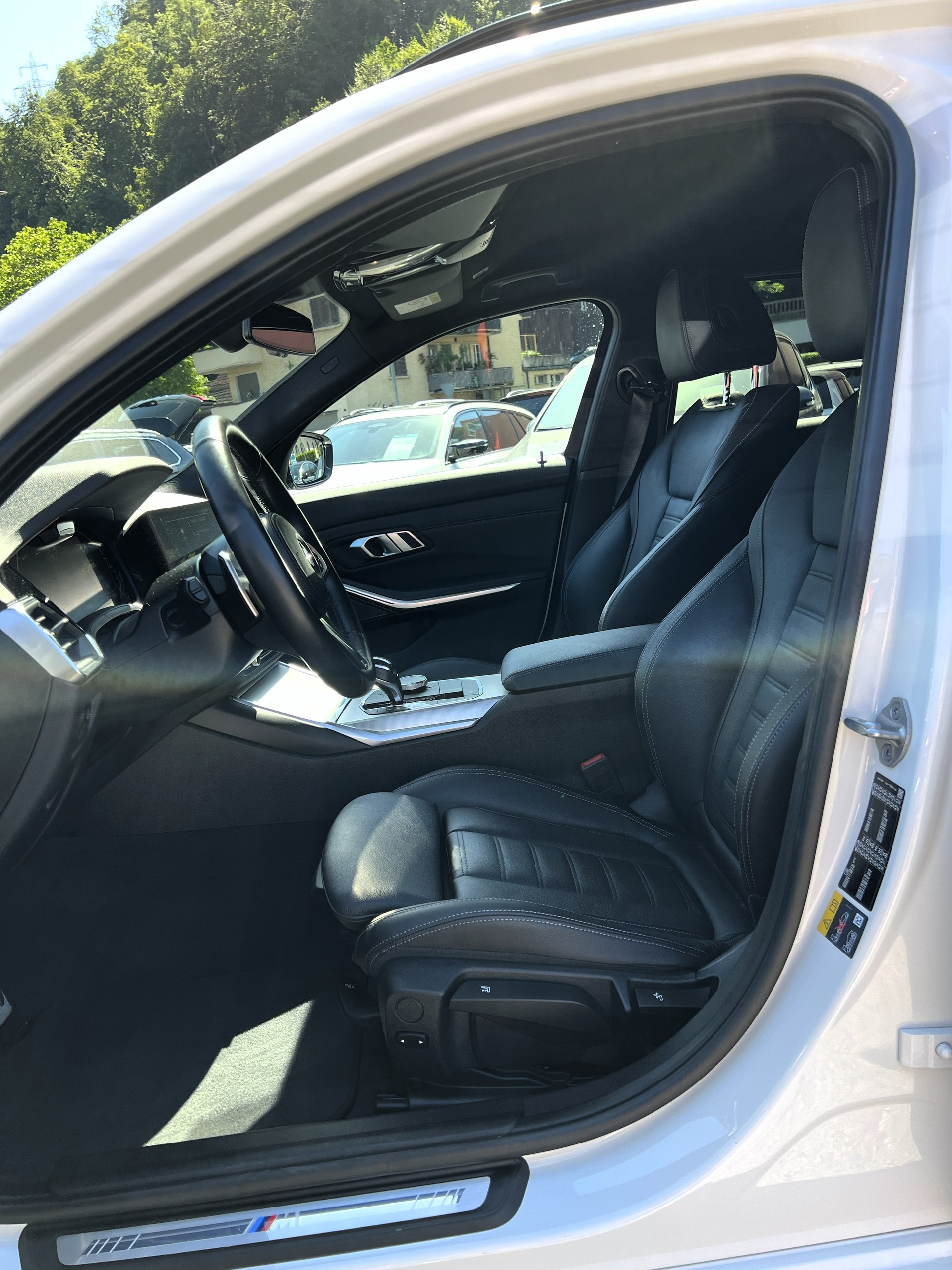 BMW 320e xDrive Touring M Sport Steptronic-image-19