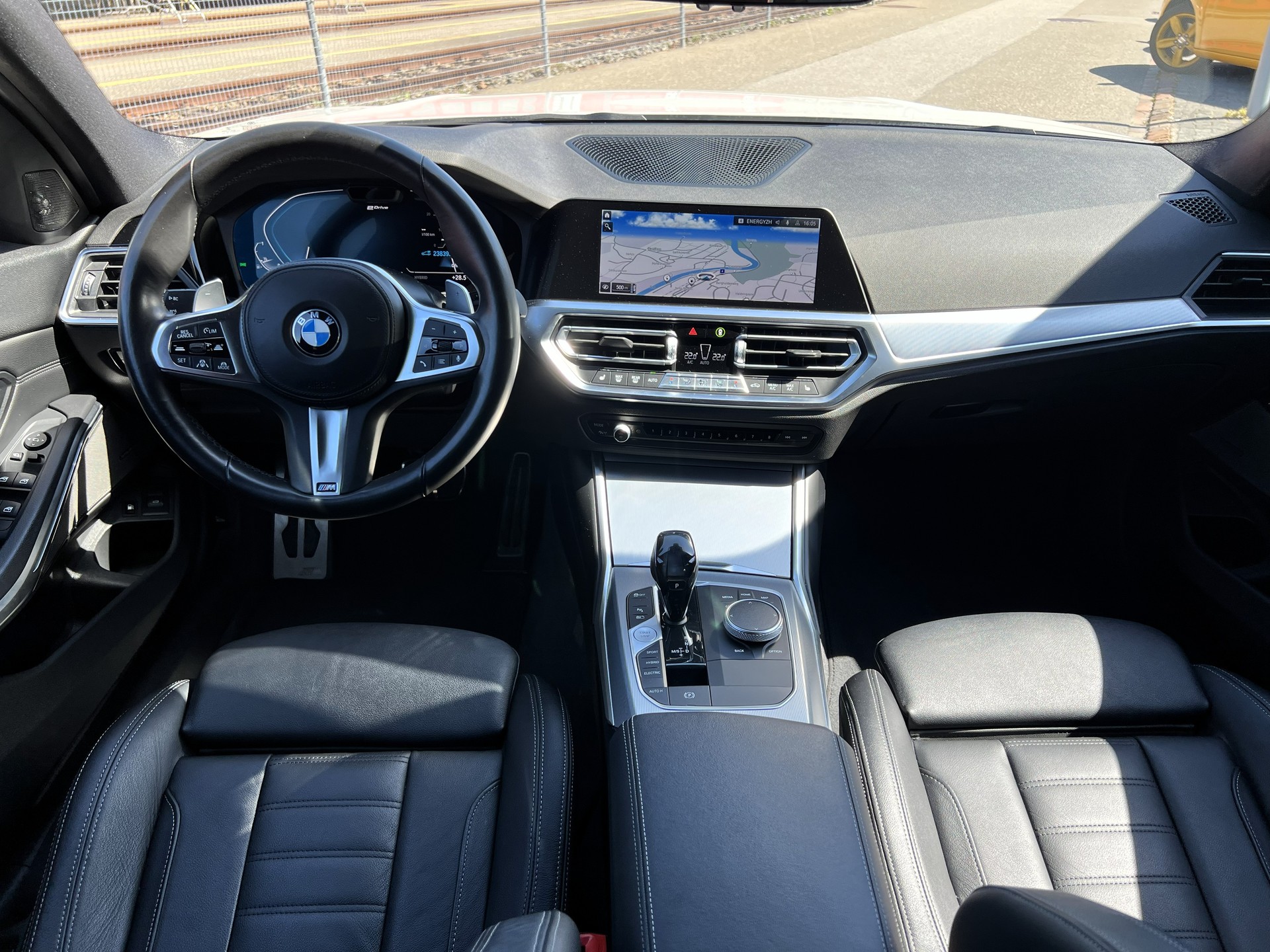 BMW 320e xDrive Touring M Sport Steptronic-image-22