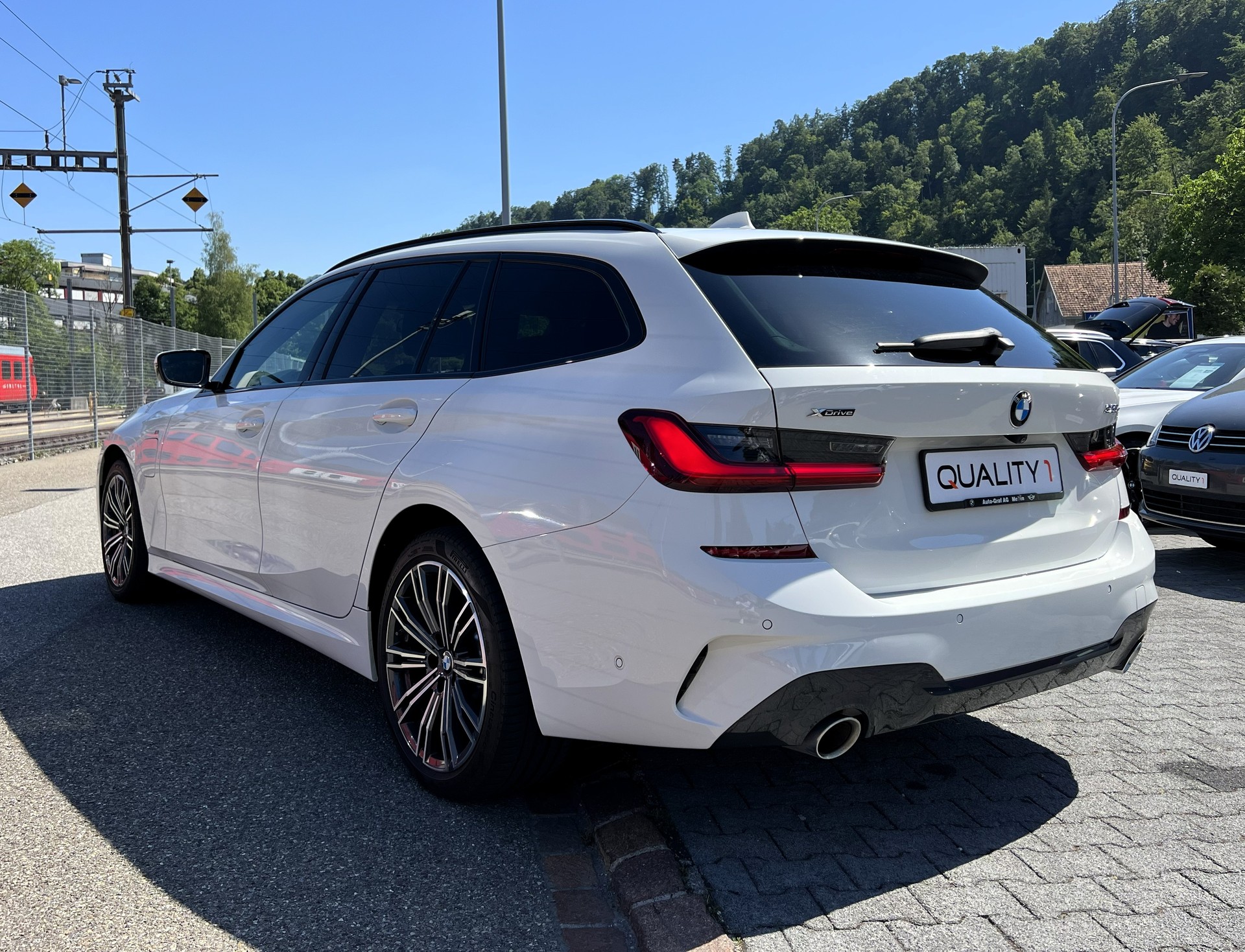 BMW 320e xDrive Touring M Sport Steptronic-image-2