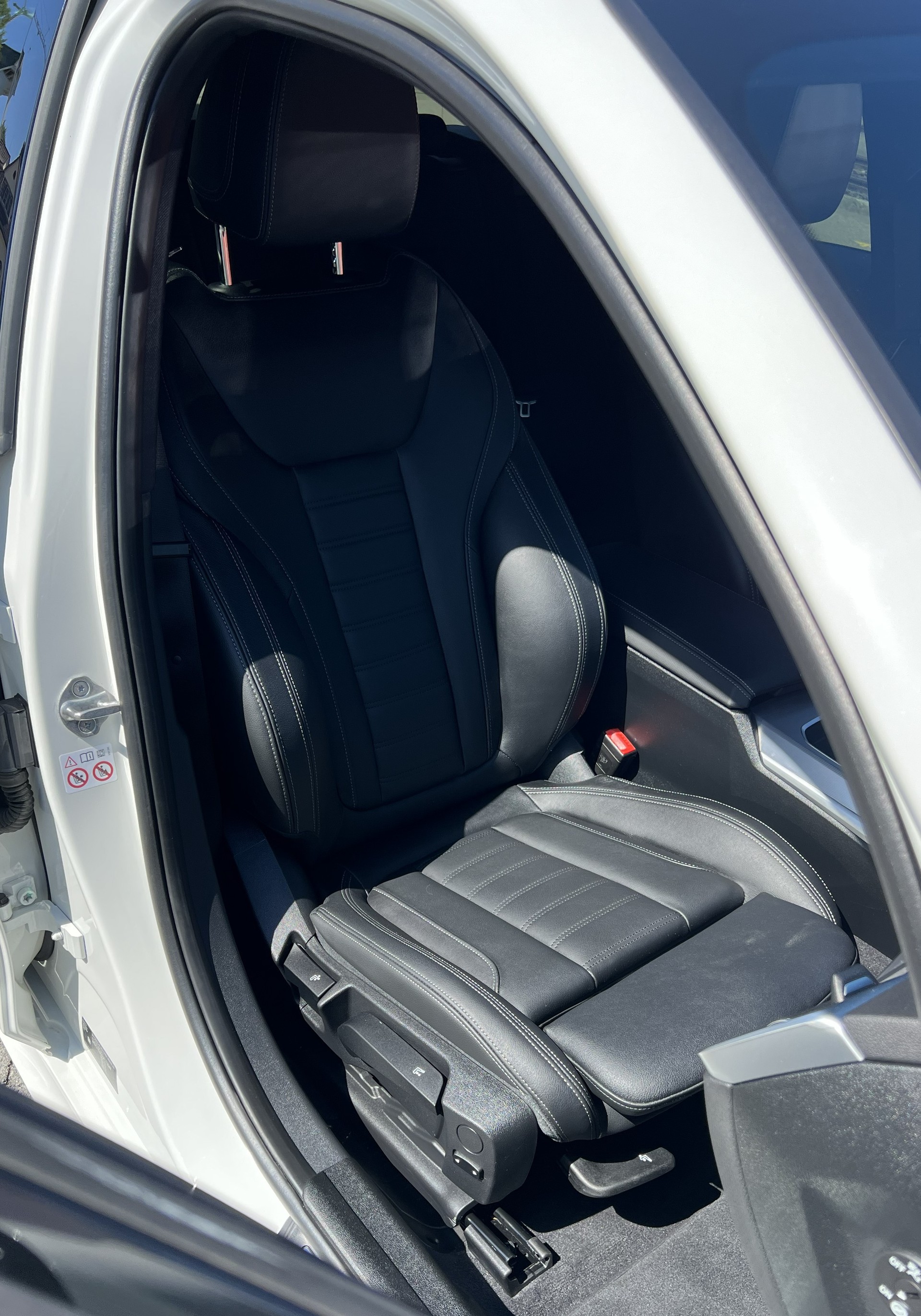 BMW 320e xDrive Touring M Sport Steptronic-image-15