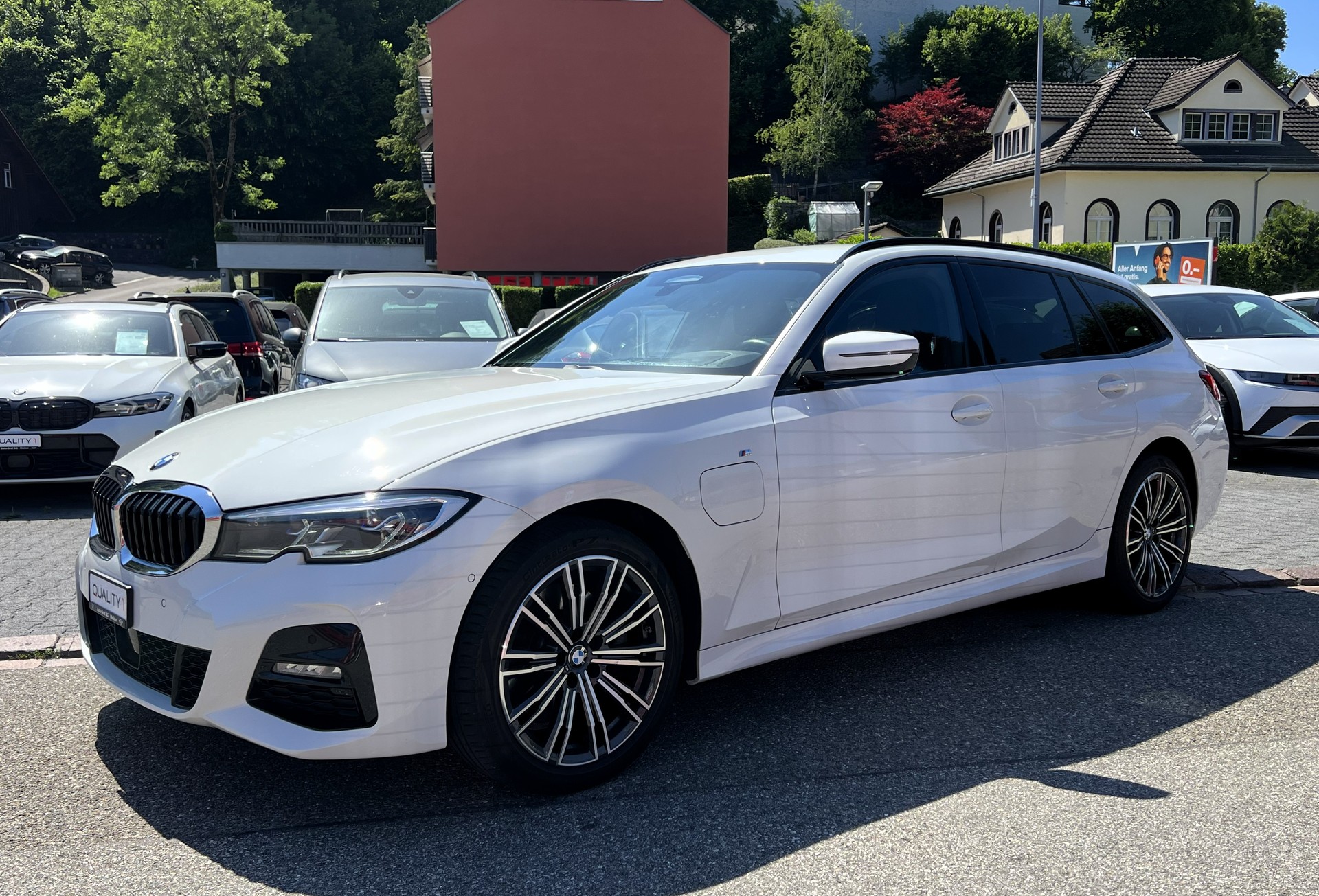 BMW 320e xDrive Touring M Sport Steptronic-image-0