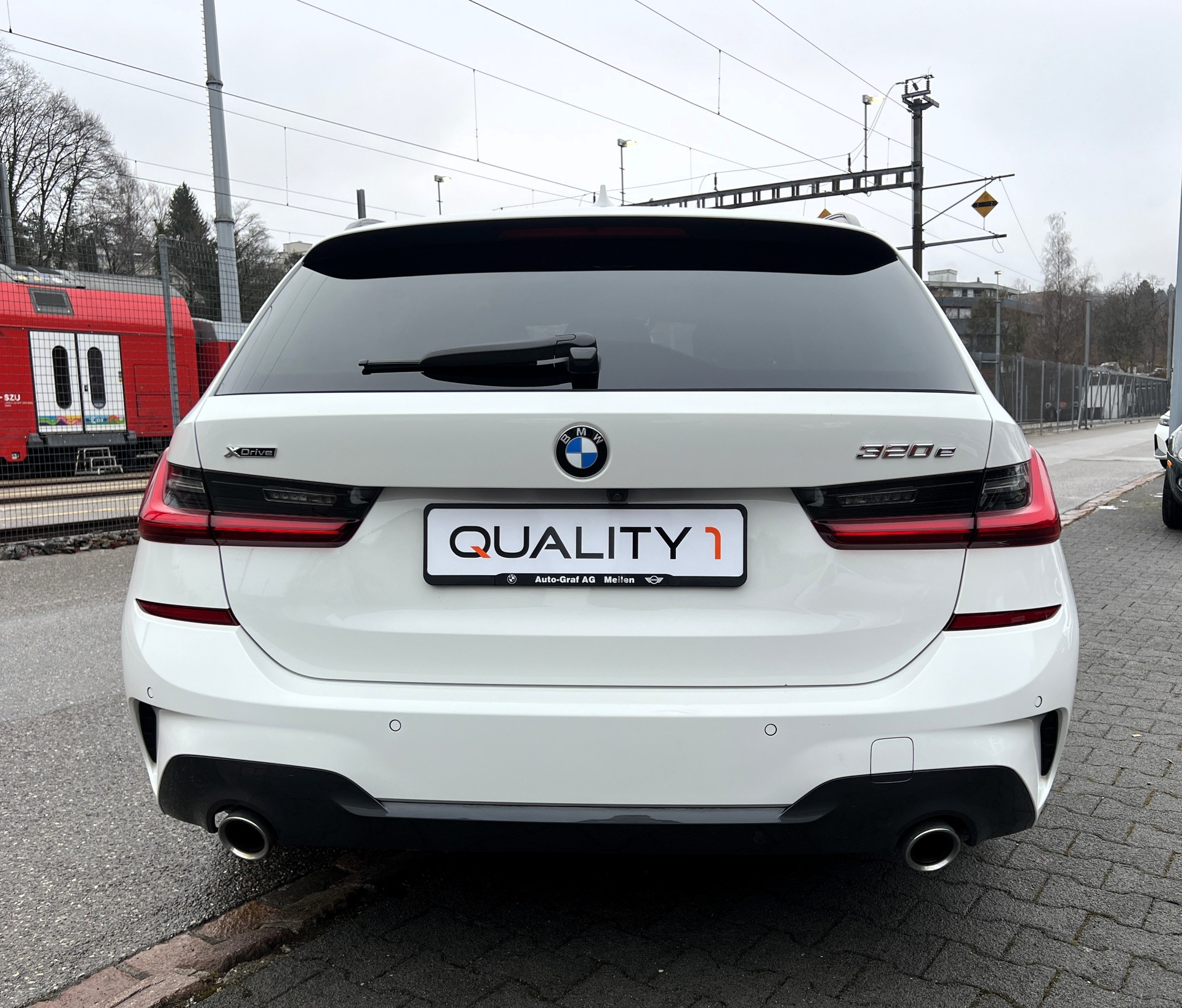 BMW 320e xDrive Touring M Sport Steptronic-showroom-element-3