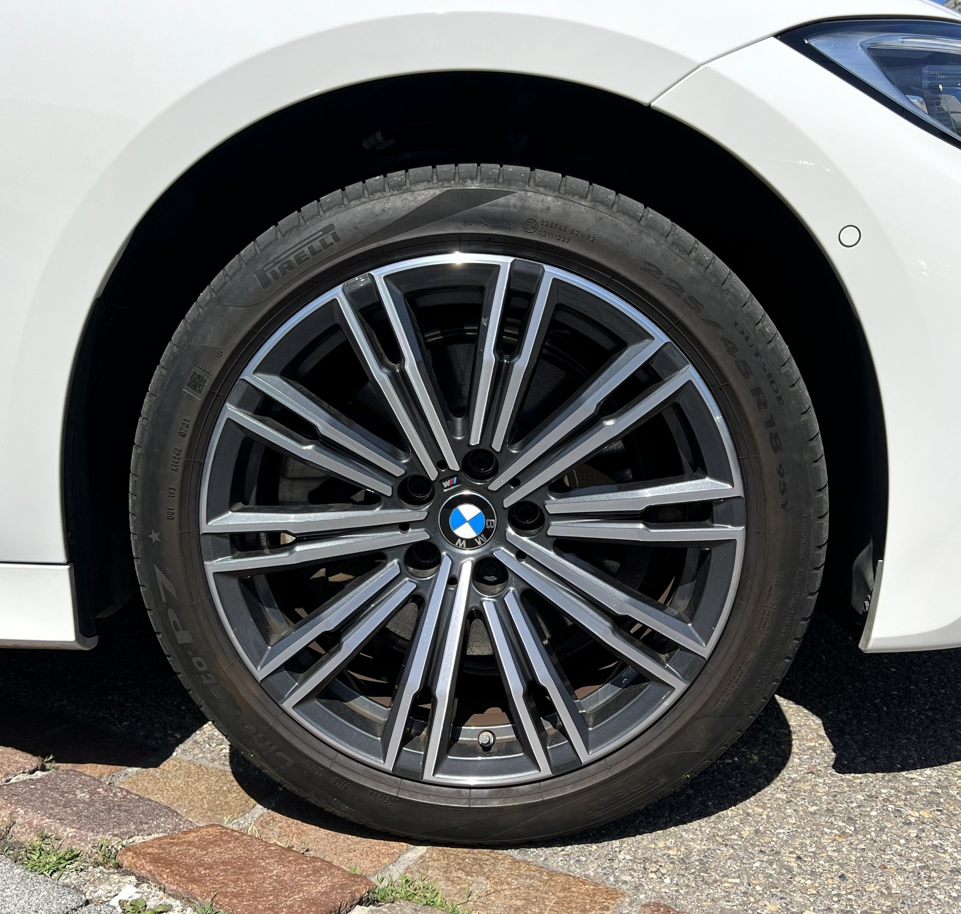 BMW 320e xDrive Touring M Sport Steptronic-image-11