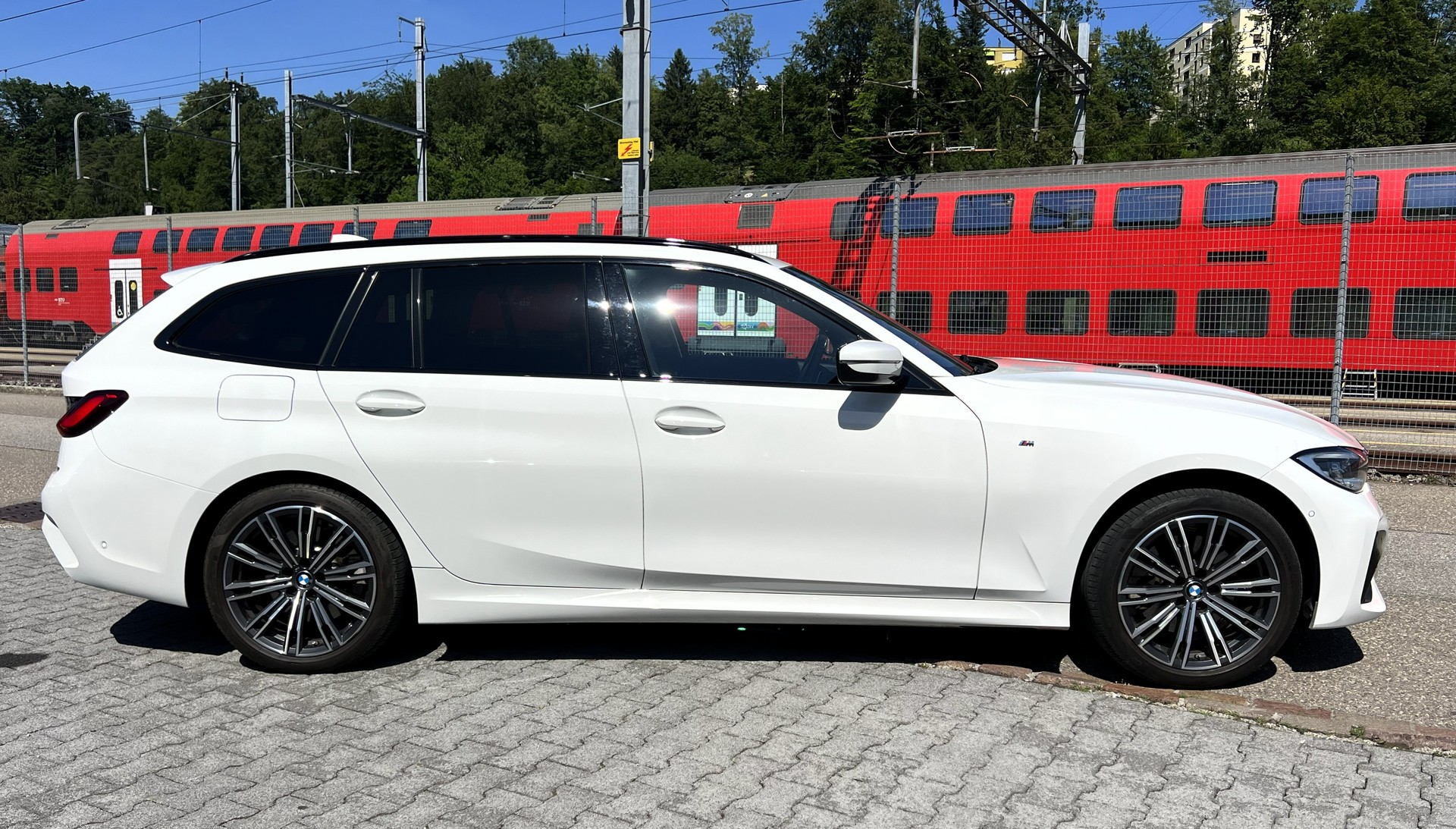 BMW 320e xDrive Touring M Sport Steptronic-image-5
