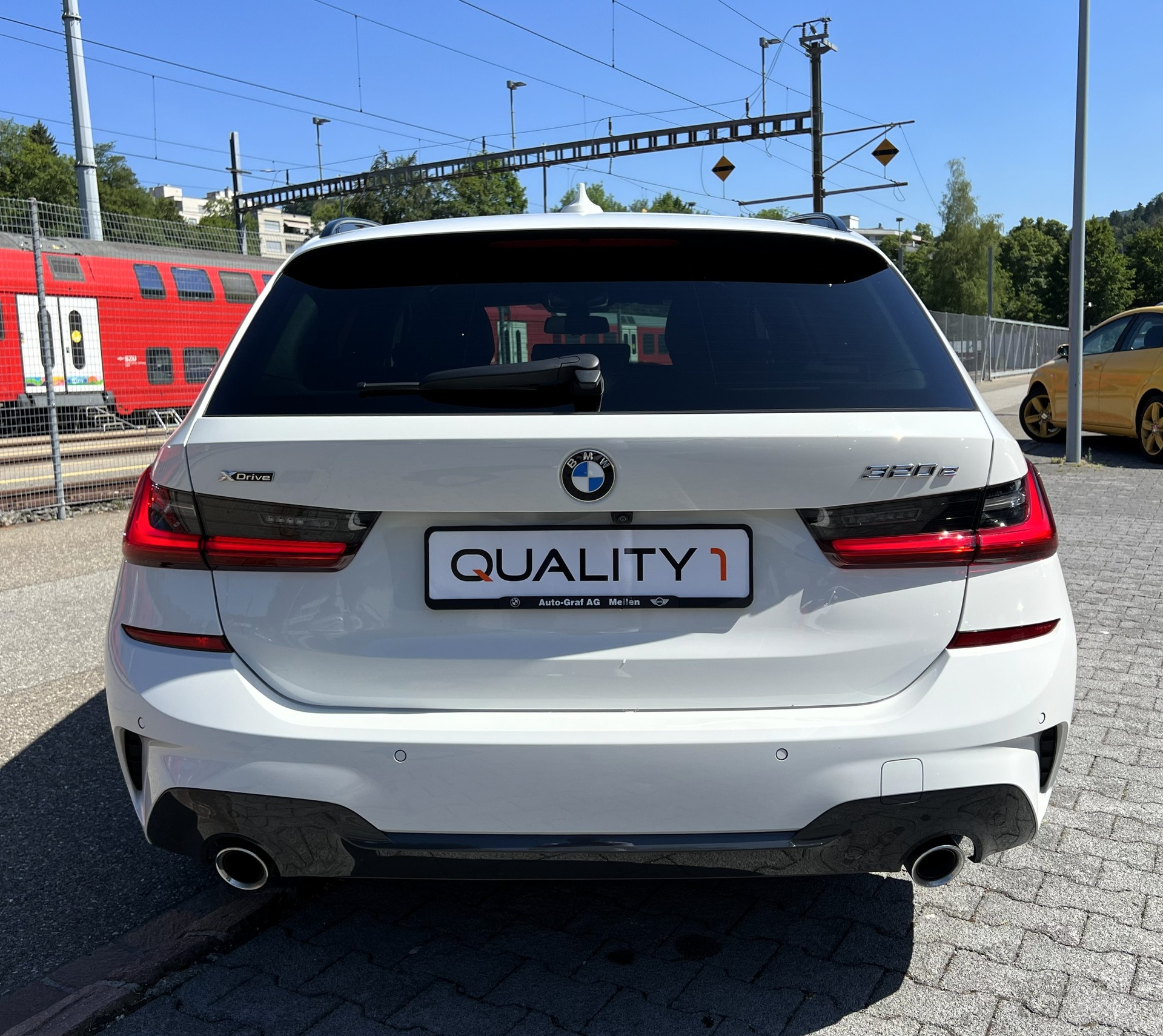 BMW 320e xDrive Touring M Sport Steptronic-image-3