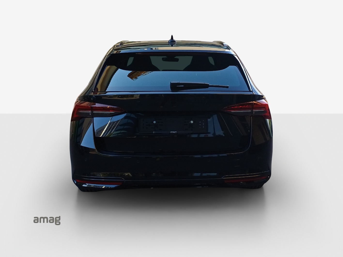 SKODA Octavia Combi 1.5 TSI mHEV DSG Sport Line-image-3