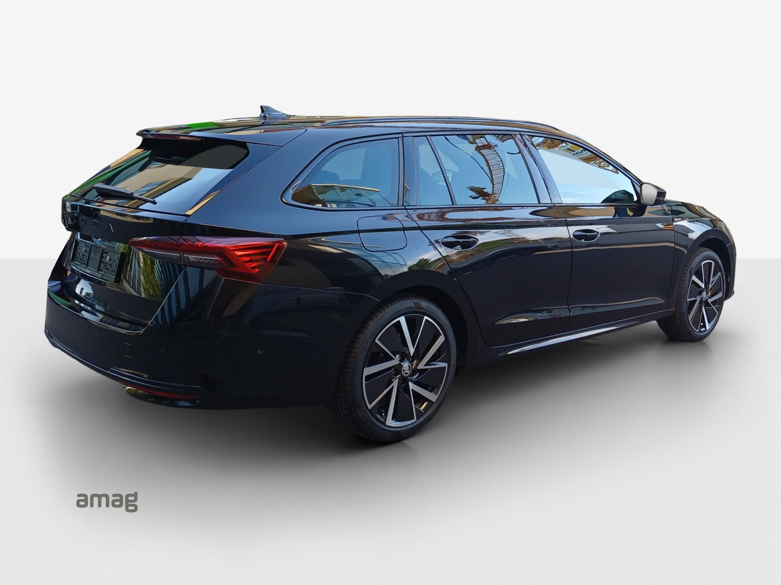SKODA Octavia Combi 1.5 TSI mHEV DSG Sport Line-image-4