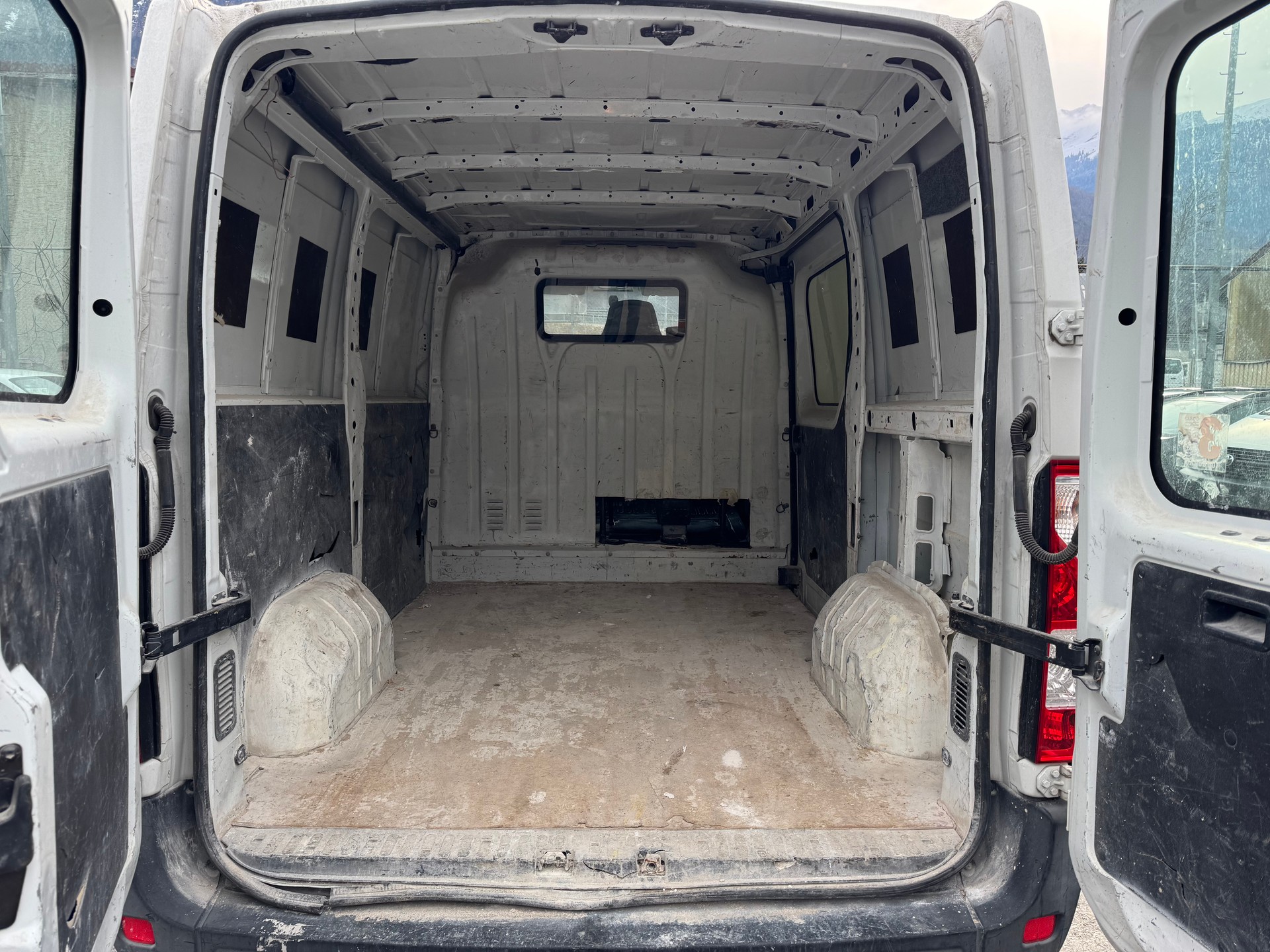 RENAULT Master T28 2.3dCi L1H1-image-6