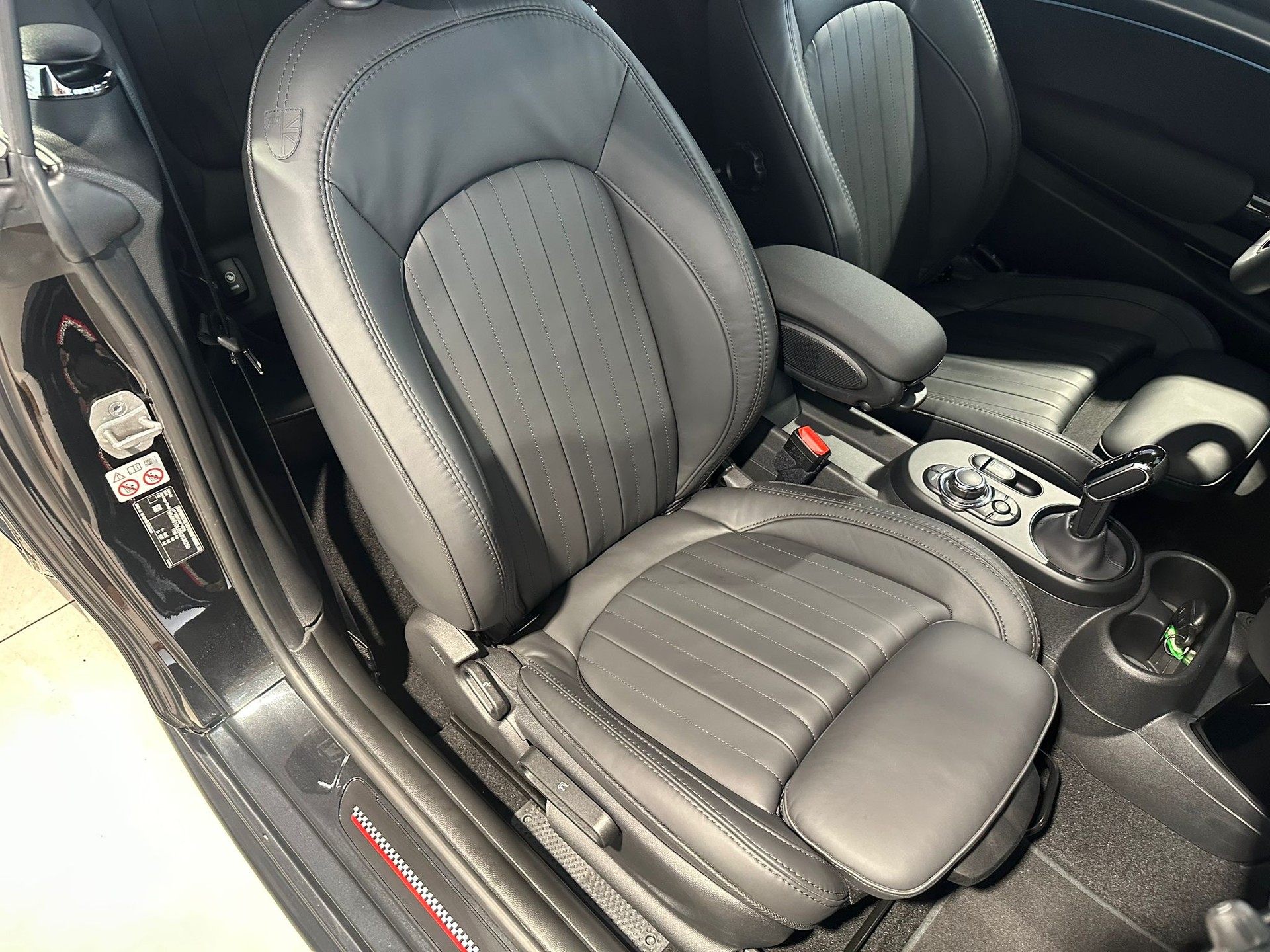 MINI Cooper JCW Cabrio Steptr.-image-6