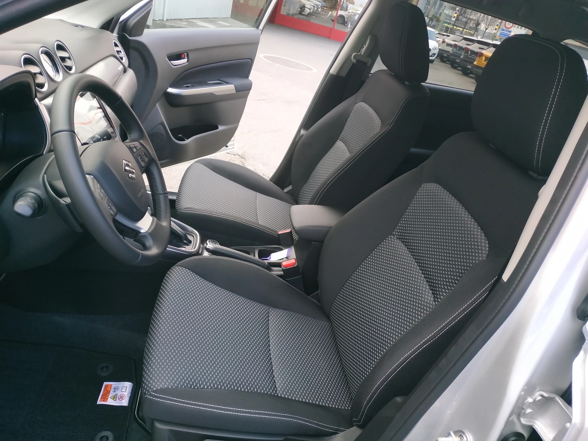 SUZUKI Vitara 1.4 Boosterjet Compact + 4x4 Hybrid Automatic-image-11
