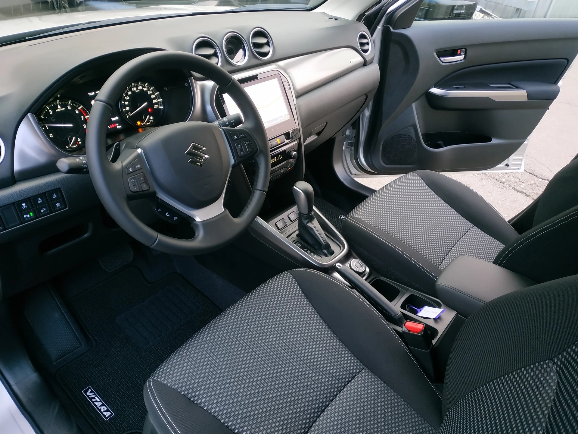 SUZUKI Vitara 1.4 Boosterjet Compact + 4x4 Hybrid Automatic-image-9