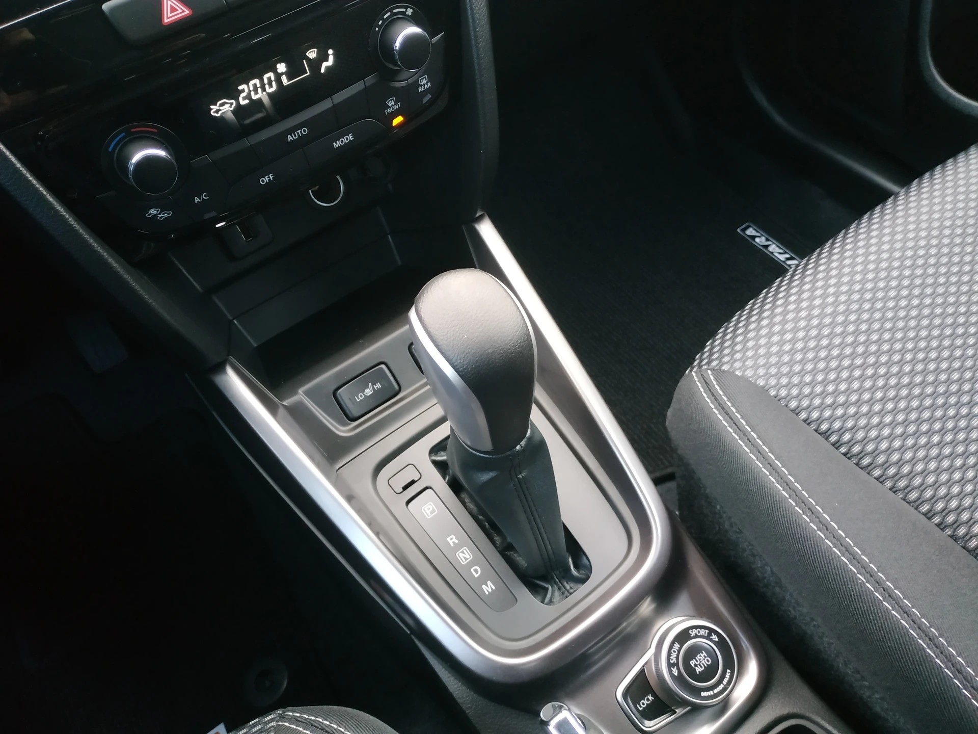 SUZUKI Vitara 1.4 Boosterjet Compact + 4x4 Hybrid Automatic-image-16
