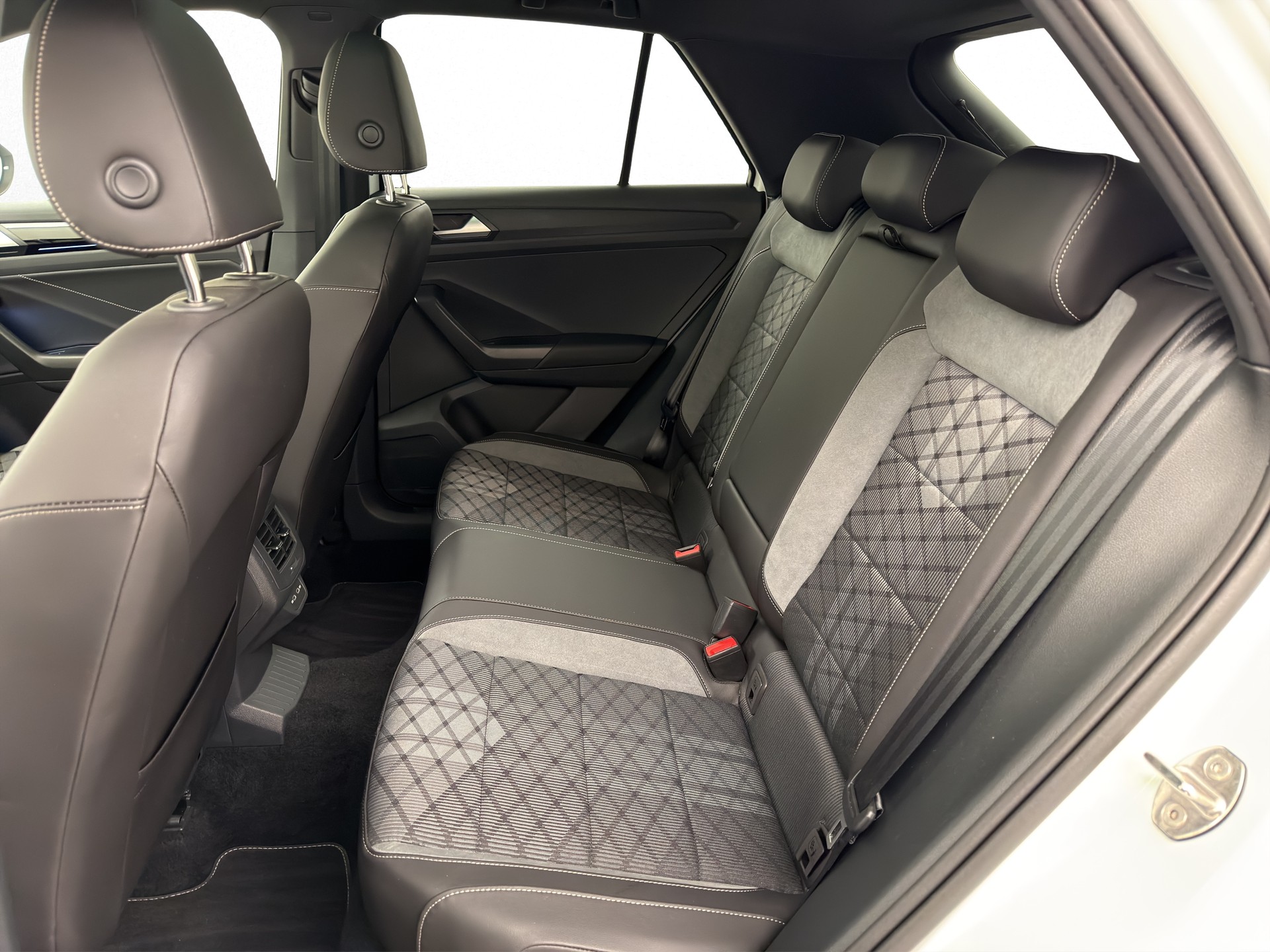 VW T-Roc 2.0 TSI R-Line DSG 4motion-image-8